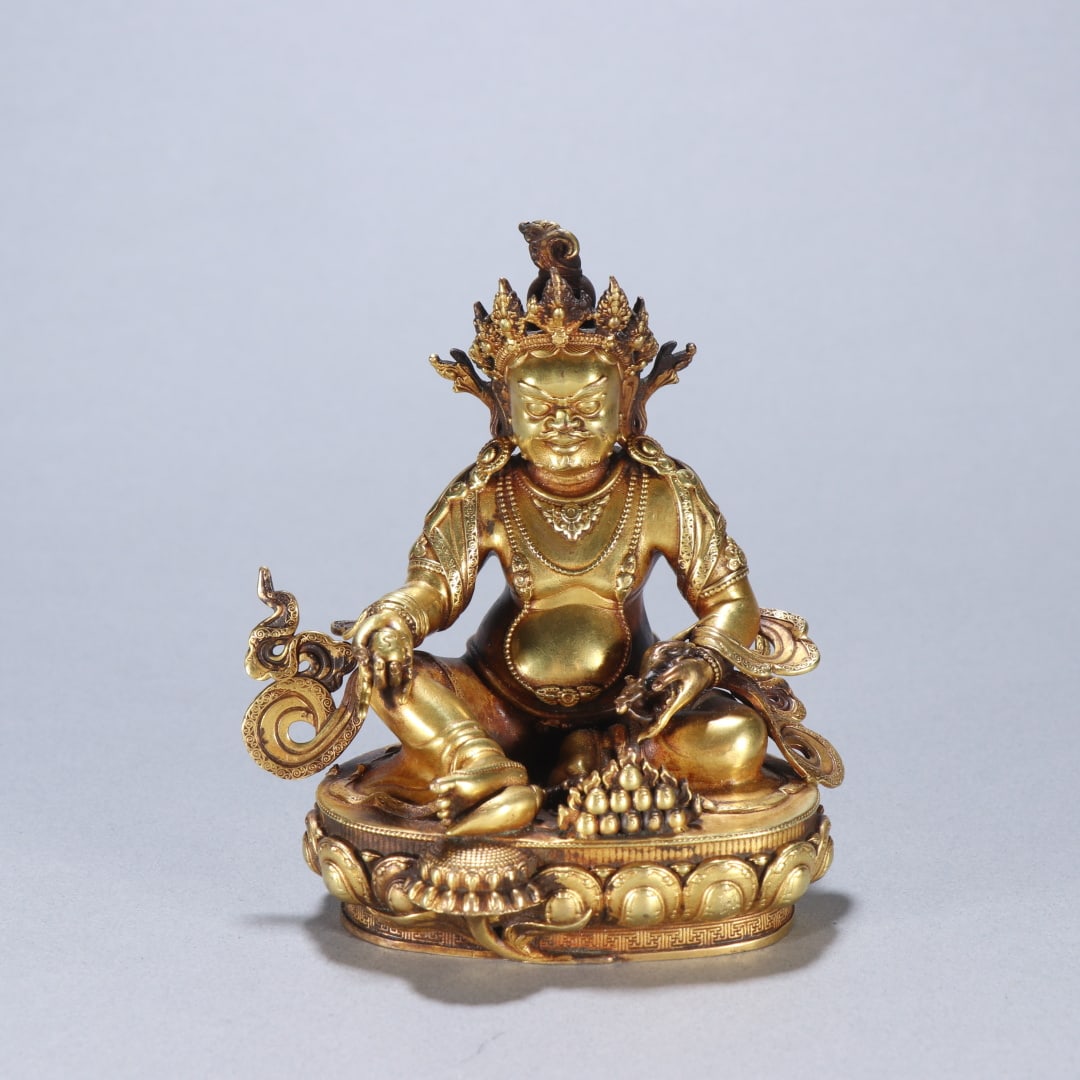 A finely crafted gilded bronze statue of the God of Wealth: Exquisite gilded bronze statue of the God of Wealth Size: H: 9.8cm W: 8.8cm W: 0.6979 kg (The Dimensions Of All Batches Are Manually Measured.If You Need More Detailed Information, Please Contact Our 