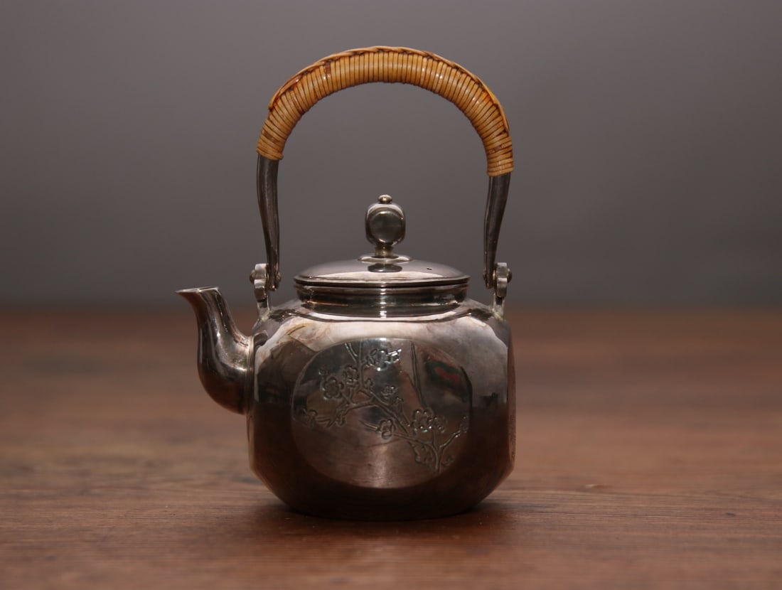 A beautiful Japanese silver kettle (1 of 8)