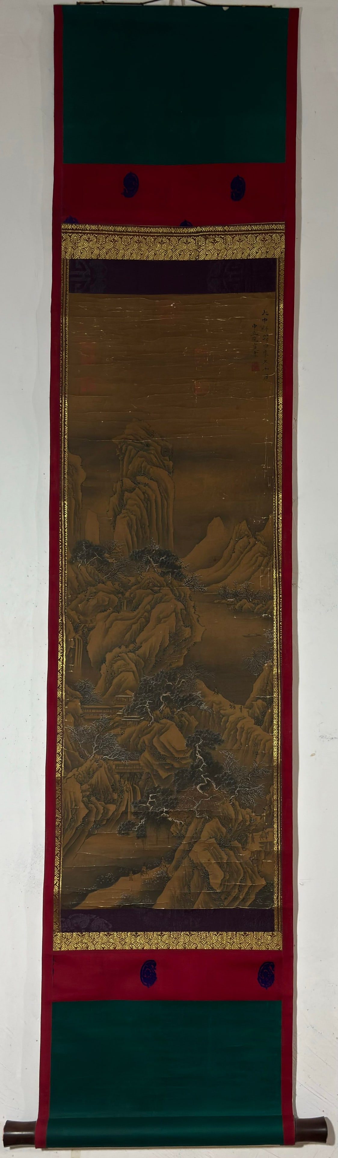A Song dynasty landscape scroll scroll painting by Fan Kuan: Fan Kuan's landscape scroll silk painting from the Song dynasty Size: 100x33cm (The Dimensions Of All Batches Are Manually Measured.If You Need More Detailed Information, Please Contact Our Customer S