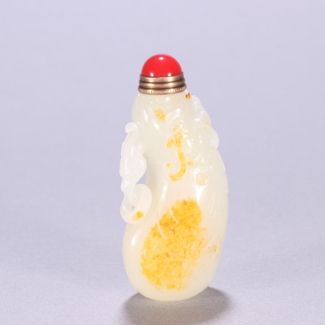 A Qing Dynasty Hetian jade seed jade chi dragon pattern snuff bottle: Qing Dynasty Hetian jade seed material chi dragon pattern snuff bottle Size: H: 7.3cm W: 3.8cm W: 0.0652 kg (The Dimensions Of All Batches Are Manually Measured.If You Need More Detailed Information, 