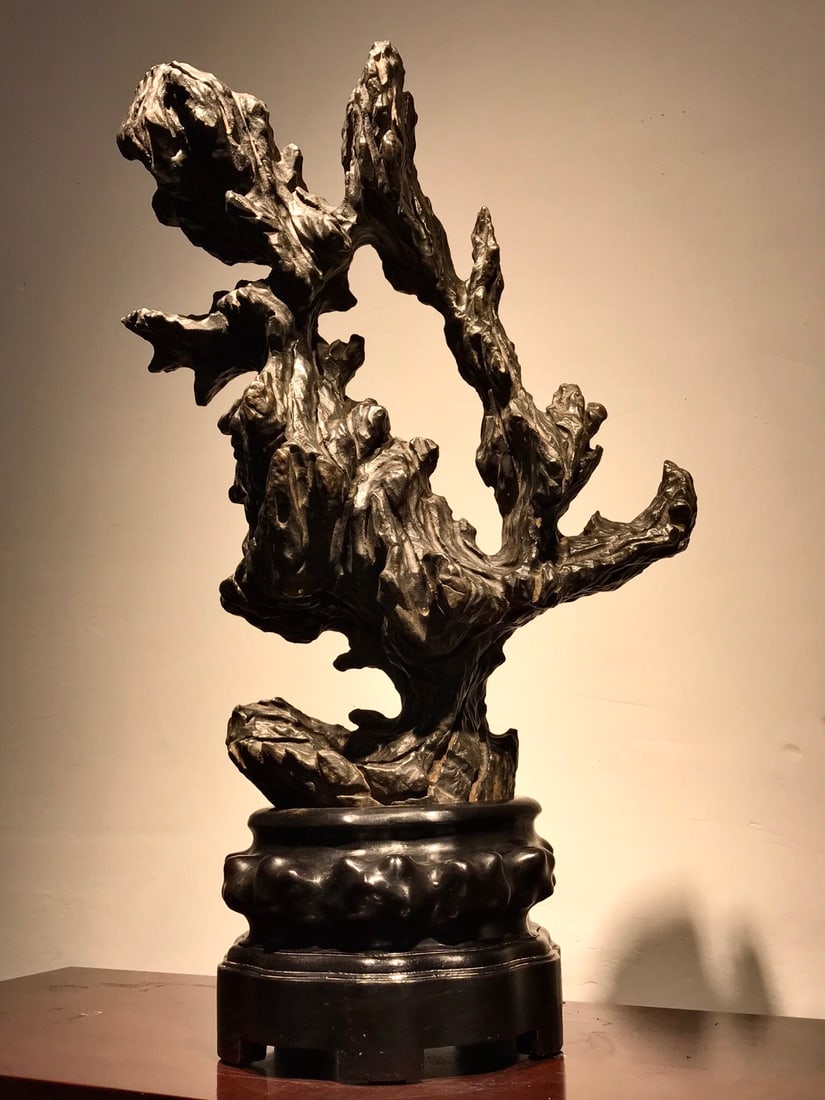 A finely crafted Lingbi stone Yuyun: Exquisite Lingbi Stone Yuyun Size: H: 88cm W: 44cm T: 18cm (The Dimensions Of All Batches Are Manually Measured.If You Need More Detailed Information, Please Contact Our Customer Service Before Biddin