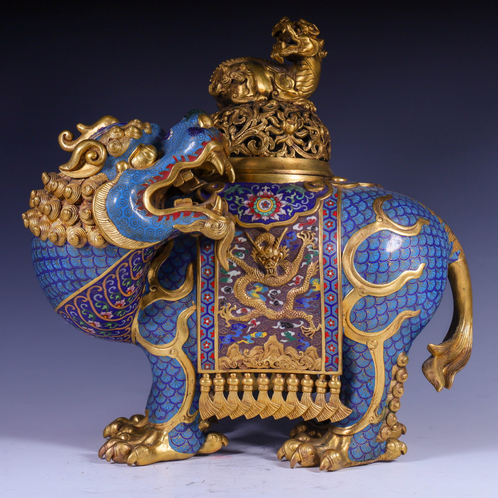 A cloisonne enamel incense burner with a mother and child animal made during the Qianlong period of: A cloisonne enamel incense burner with mother and child beasts made during the Qianlong period of the Qing Dynasty Size:H:38cm L: 39cm W:24cm W:11kg (The Dimensions Of All Batches Are Manually Measure