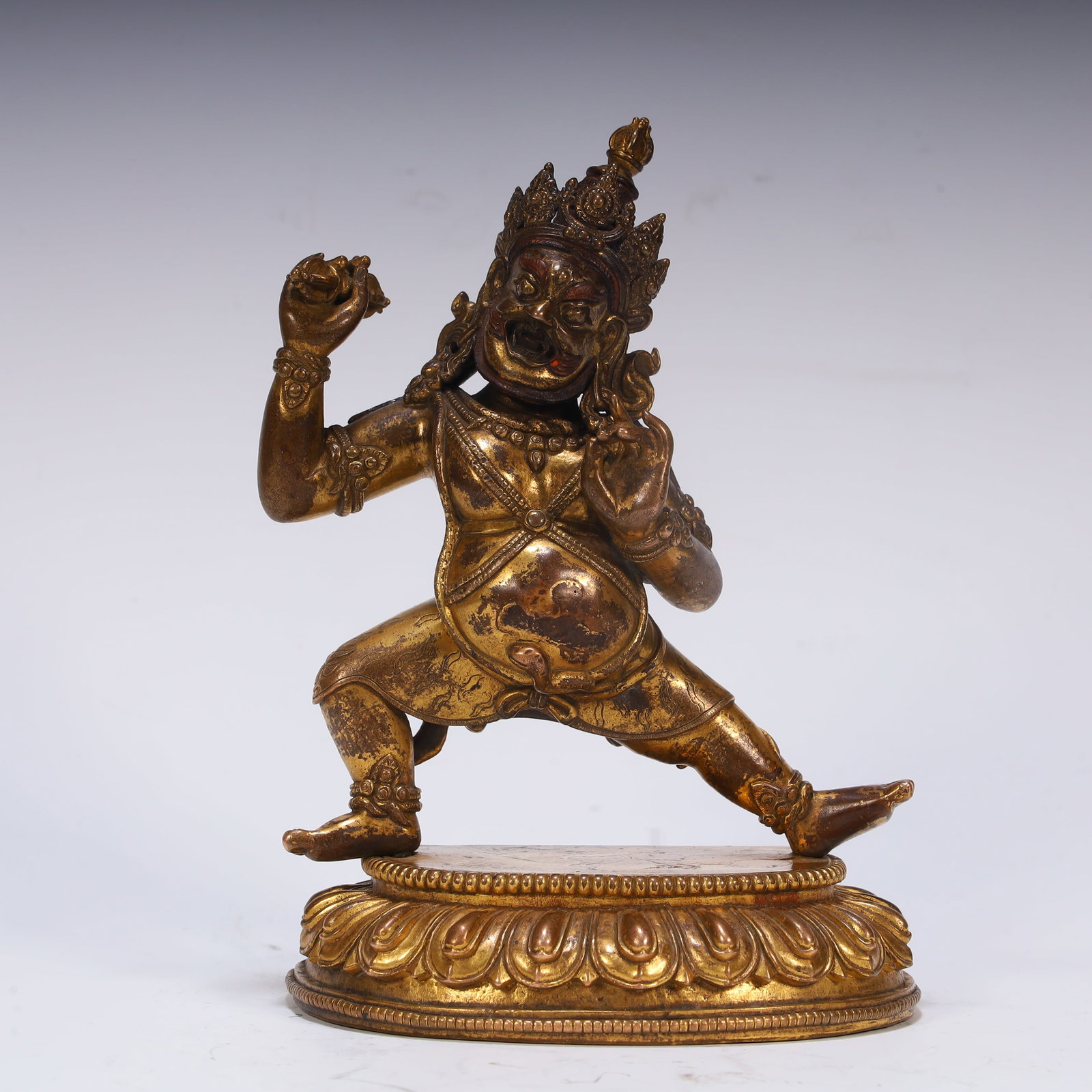 A Vajra Hand Bodhisattva from the Qing Dynasty: The Vajra Hand Bodhisattva of the Qing Dynasty Size:L:11cm W:7cm H:16.5cm W:1129g (The Dimensions Of All Batches Are Manually Measured.If You Need More Detailed Information, Please Contact Our Custome