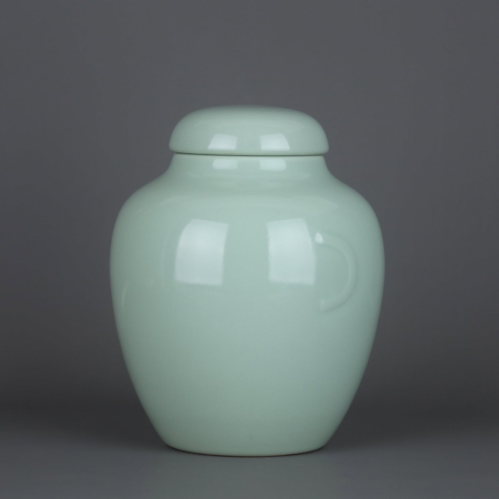 A Douqing glazed crescent-shaped ear jar made during the Daoguang era of the Qing Dynasty: A Douqing glazed crescent-shaped ear jar made during the Daoguang era of the Qing Dynasty Size: H:21.5cm Belly diameter: 17cm (The Dimensions Of All Batches Are Manually Measured.If You Need More Deta