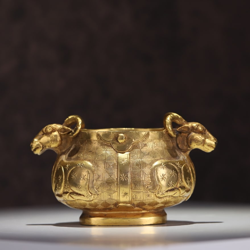 A Qing Dynasty gilt double-goat ear burner: A Qing Dynasty gilt double-ear copper stove Size: H: 7.7cmW: 7.5cm13cm W: 0.9109 kg (The Dimensions Of All Batches Are Manually Measured.If You Need More Detailed Information, Please Contact Our Custo