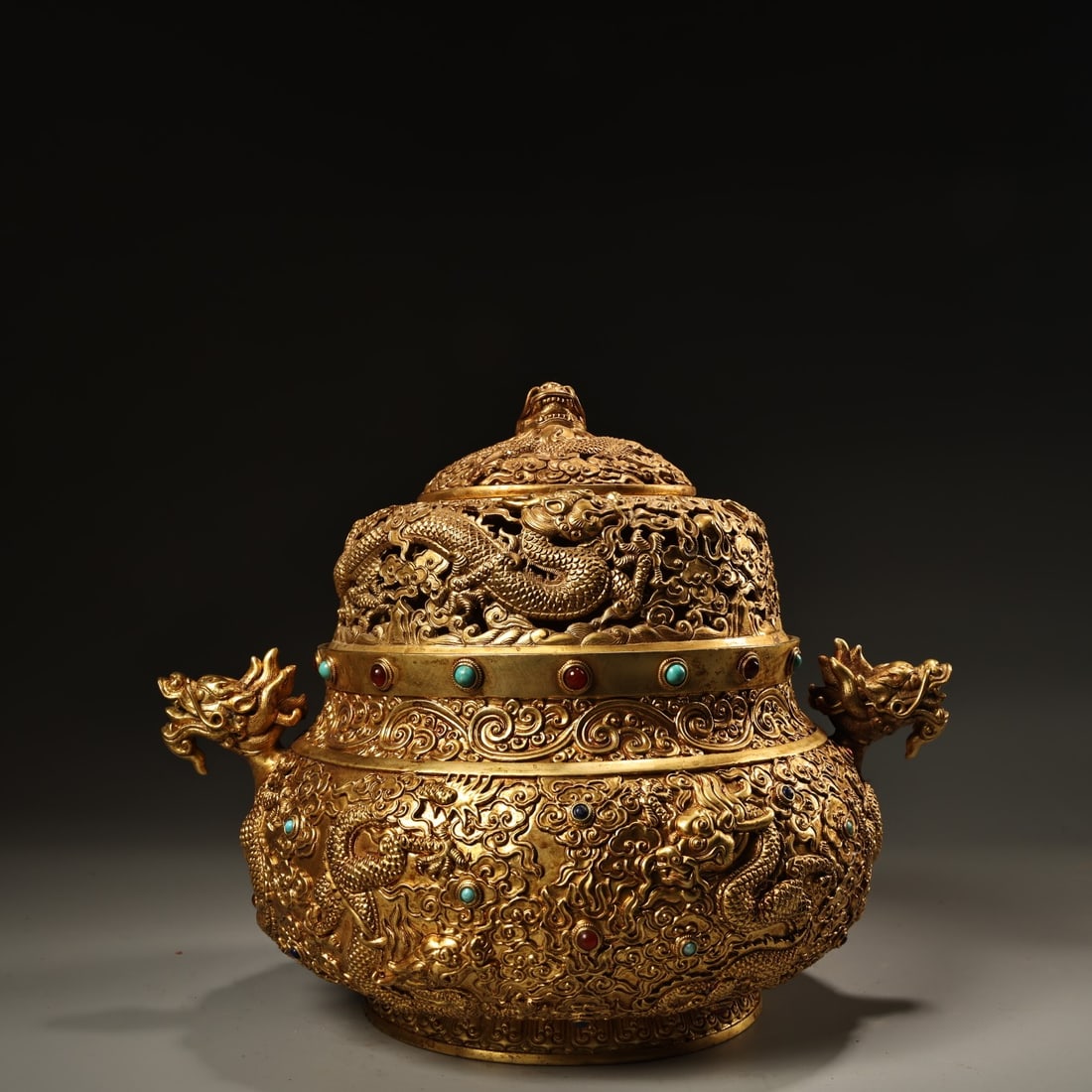 A beautiful pure copper high-relief engraved gilt coiled dragon incense burner: A beautiful pure copper high-relief engraved incense burner with gilt coiled dragons Size: H: 16 cmW: 21 cm W: 1.75 kg (The Dimensions Of All Batches Are Manually Measured.If You Need More Detailed In