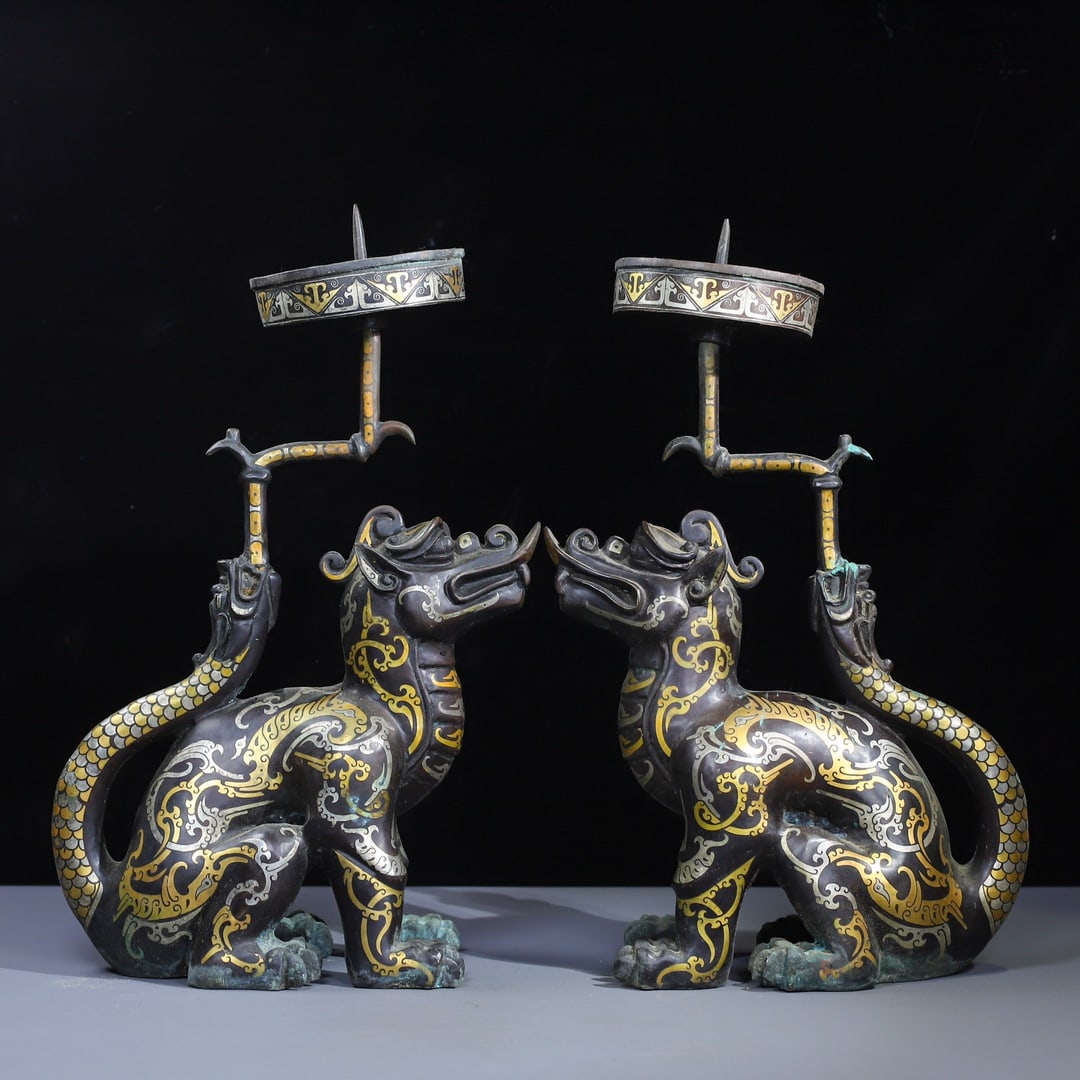 A pair of exquisite bronze tables inlaid with gold, silver, and auspicious beasts: Exquisite bronze vessels inlaid with gold, silver, and auspicious beasts Size: H:42cm W:25cm W: 8.954 kg (The Dimensions Of All Batches Are Manually Measured.If You Need More Detailed Information, Ple