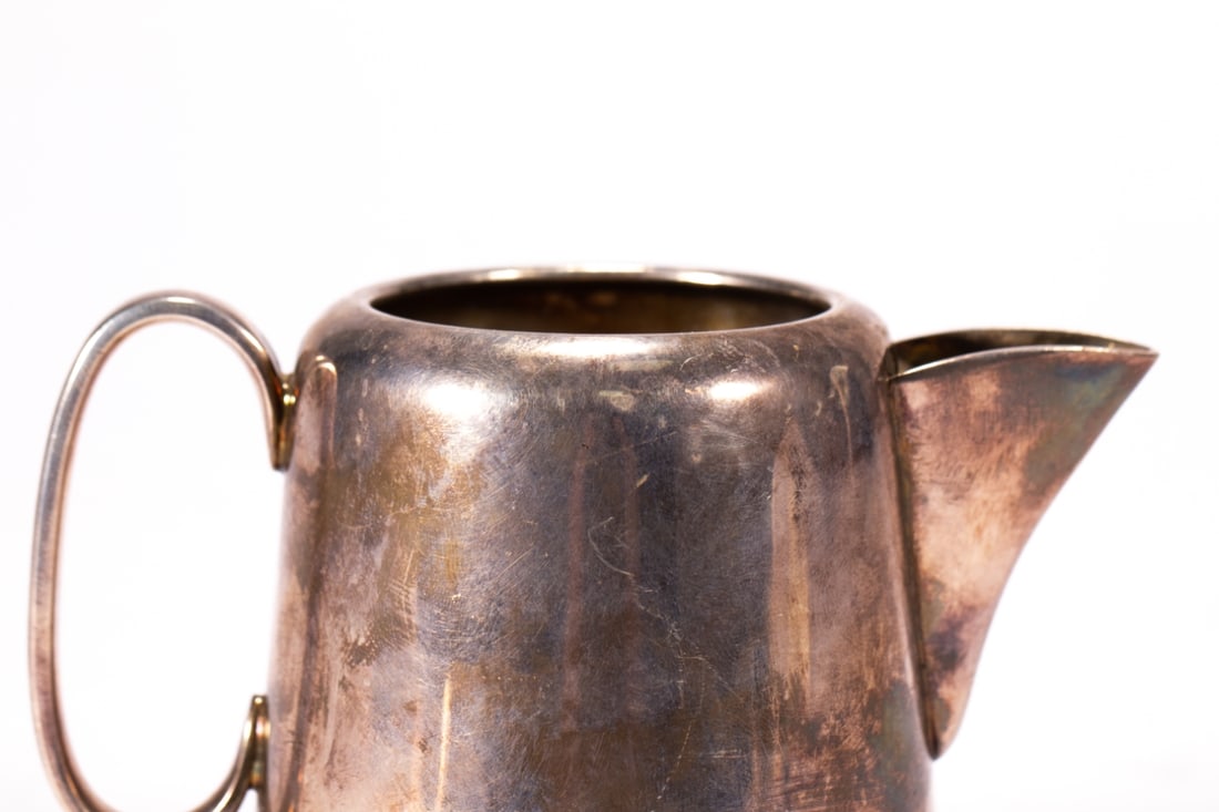 A beautiful silver pot - 5