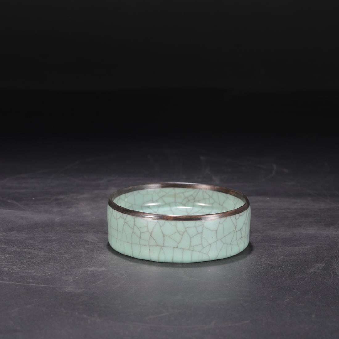 A Song Dynasty official kiln celadon silver-rimmed large round washbasin with Qianlong imperial: Song dynasty official kiln celadon silver-rimmed large round washbasin with Qianlong imperial inscription Size: H: 4 cm D: 12 cm (The Dimensions Of All Batches Are Manually Measured.If You Need More D