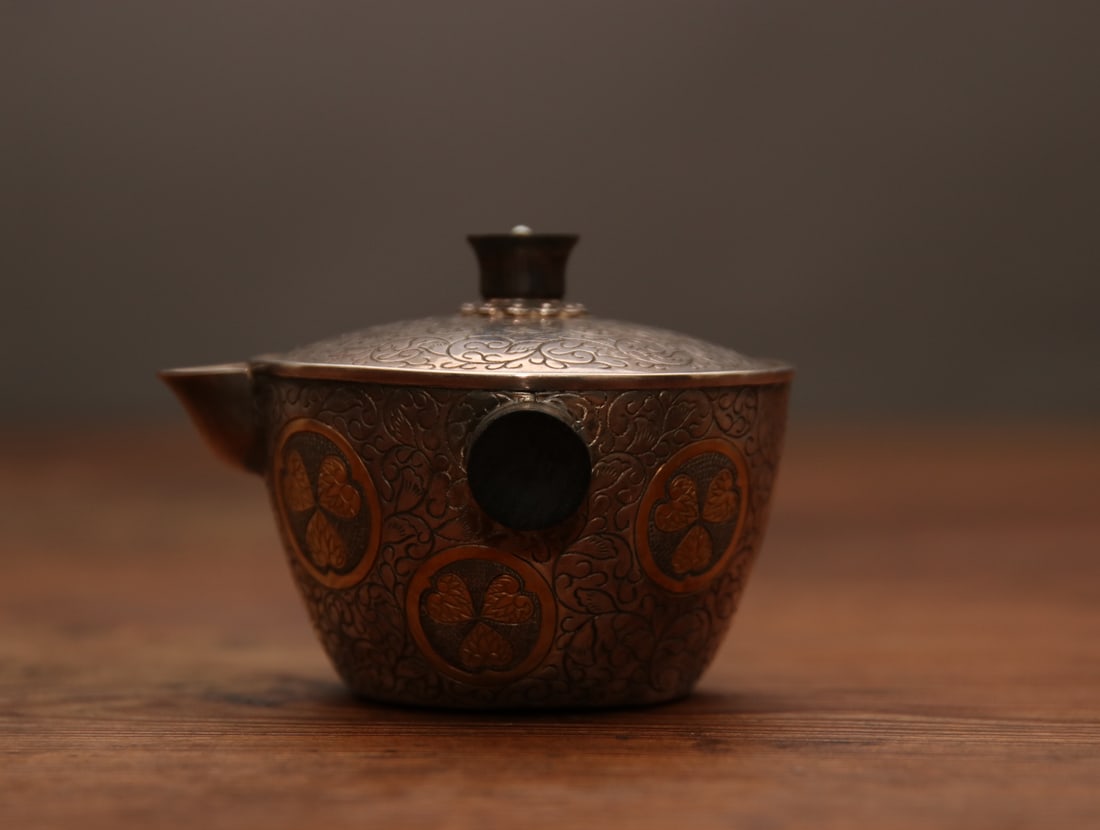A beautiful Japanese gin-ketu gaiwan: Exquisite Japanese silver kettle gaiwan Size:D:10cmH:5cm W: 0.172 kg (The Dimensions Of All Batches Are Manually Measured.If You Need More Detailed Information, Please Contact Our Customer Service Bef