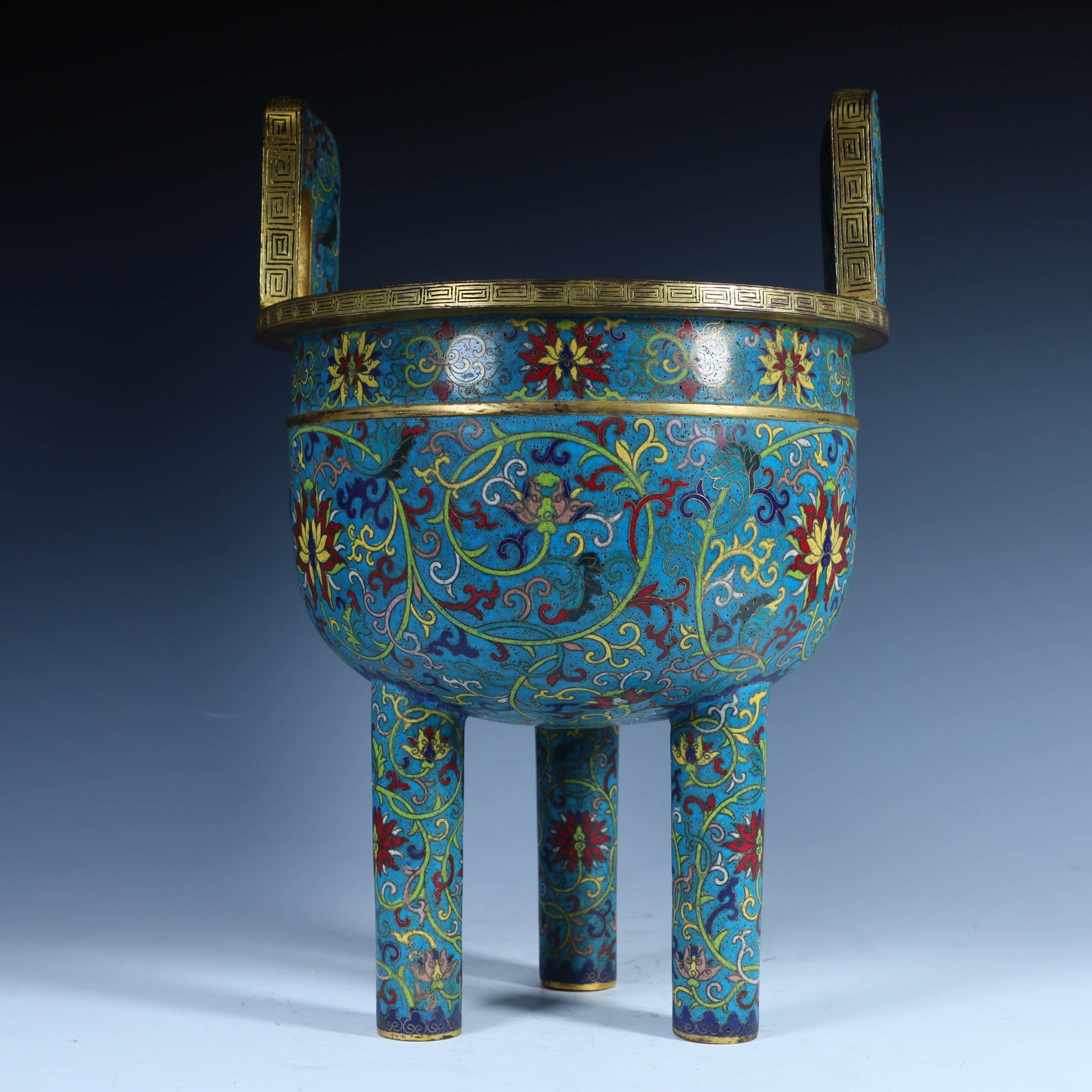 A Qing Dynasty Qianlong period incense burner with cloisonne gilt floral patterns: A Qianlong period incense burner made in the Qing Dynasty, made with cloisonne gilt floral patterns Size:H:36cm W:24cm W:3.6kg (The Dimensions Of All Batches Are Manually Measured.If You Need More Det