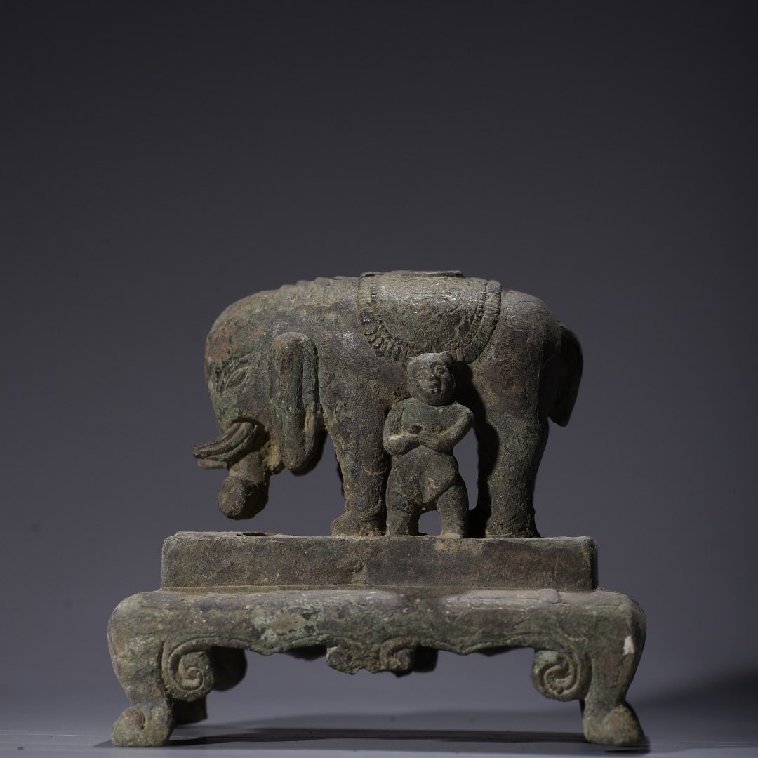 A finely crafted purple copper Taiping Elephant desk ornament: Exquisite purple bronze Taiping Elephant desk ornament Size: L: 11cm W: 8cm H: 10cm W: 0.89 kg (The Dimensions Of All Batches Are Manually Measured.If You Need More Detailed Information, Please Contac