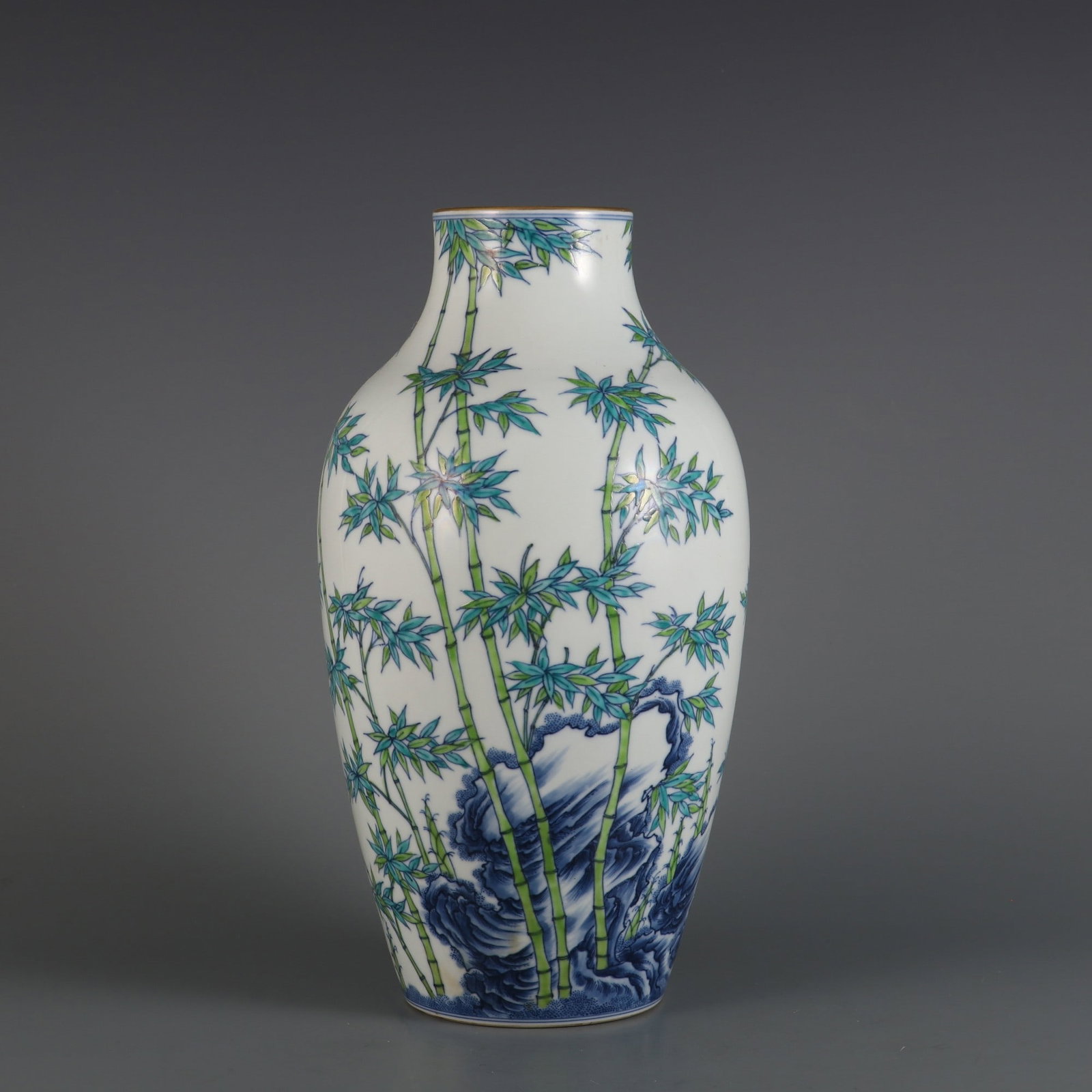 A plum vase made during the Yongzheng period of the Qing Dynasty with colorful bamboo to announce (1 of 9)