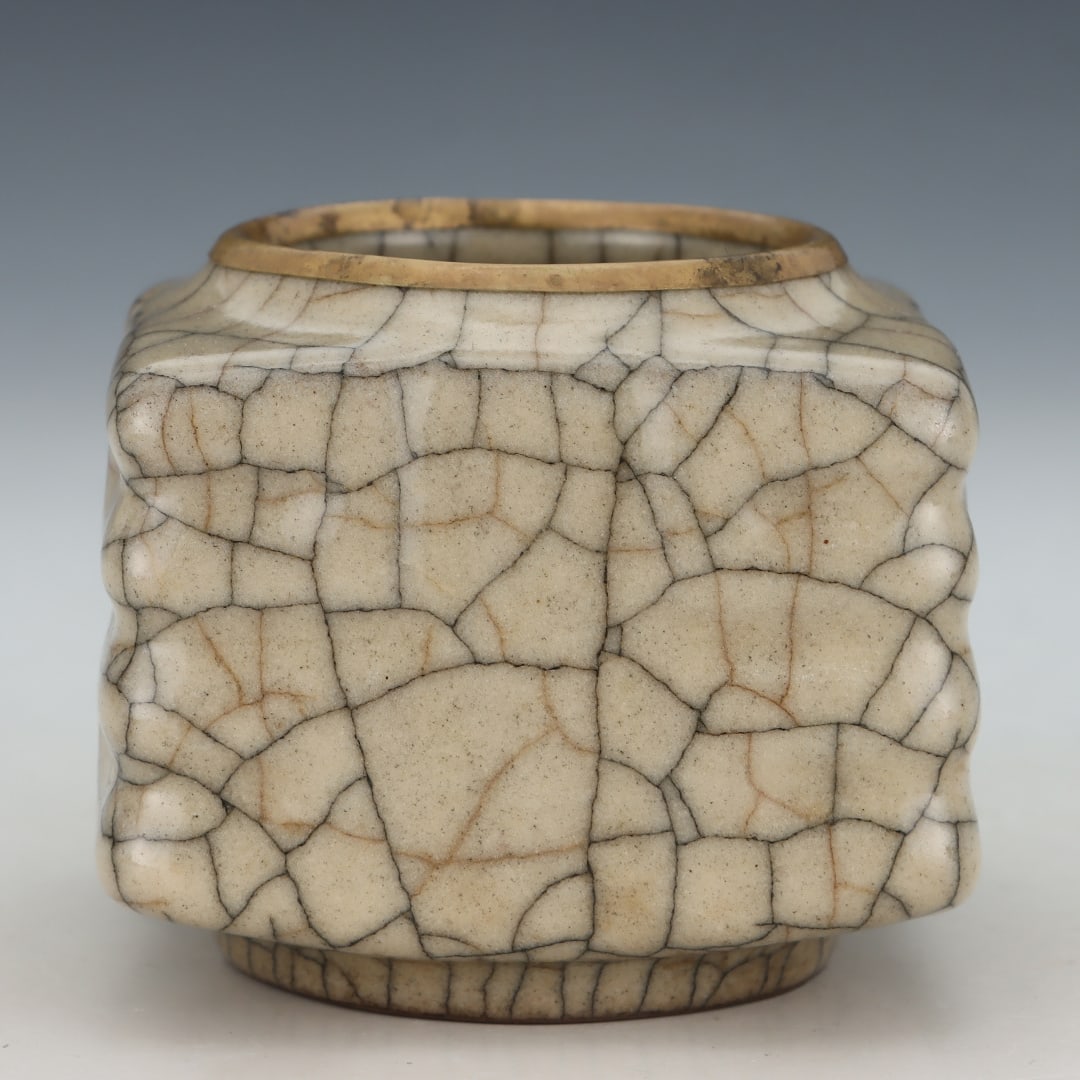A Song Dynasty Ge kiln basin with a beige yellow glaze cong-shaped water bowl: A beige-glazed cong-shaped water bowl from the Ge kiln of the Song Dynasty Size: H: 7.3 cmBelly diameter:8.3 cm (The Dimensions Of All Batches Are Manually Measured.If You Need More Detailed Informati