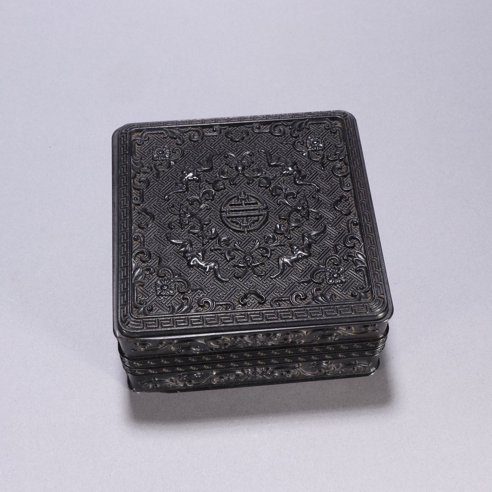 A Qing Dynasty Zitan Fushou Pattern Lid Box: Qing Dynasty rosewood fortune-longevity patterned lid box Size: H: 5.8cm W: 11.7cm W: 0.4219 kg (The Dimensions Of All Batches Are Manually Measured.If You Need More Detailed Information, Please Conta