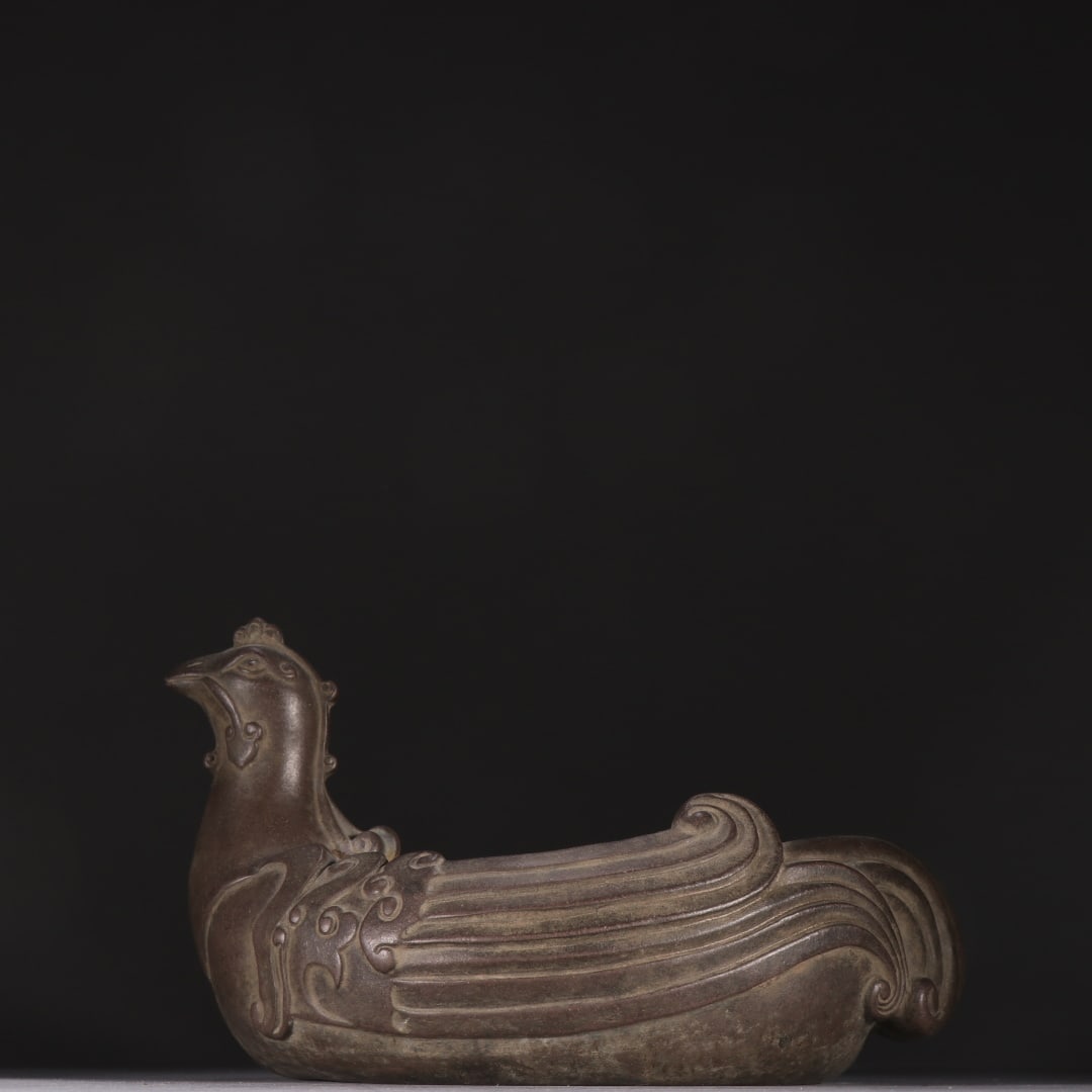 A famous Yixing Phoenix Bird Washbasin: Famous Yixing Phoenix Bird Wash Size: H: 11.5cm W: 20cm (The Dimensions Of All Batches Are Manually Measured.If You Need More Detailed Information, Please Contact Our Customer Service Before Bidding.)