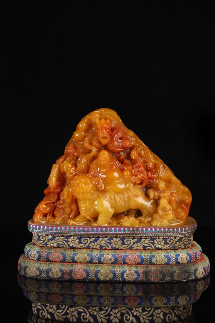 A beautiful Shoushan Shitian Huang-riding lion Maitreya Buddha ornament (1 of 15)