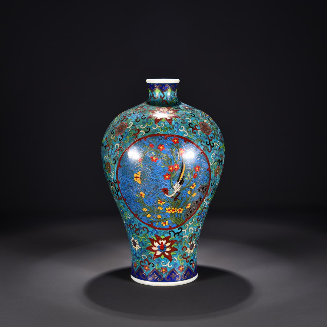 A plum vase made during the Yongzheng period of the Qing Dynasty, featuring cloisonne cloisonne (1 of 8)