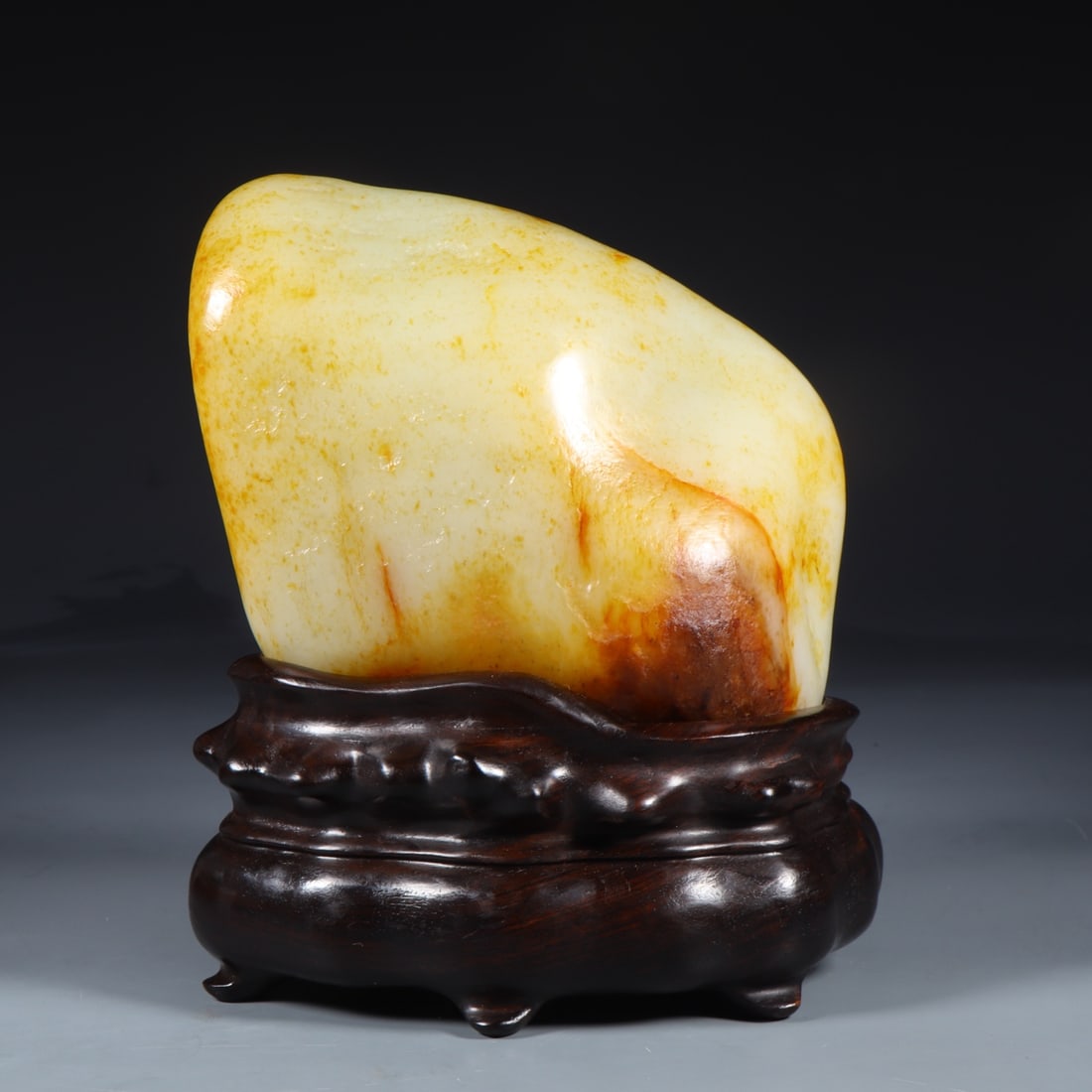 A beautiful Hetian jade rough stone ornament: Exquisite Hetian jade rough stone ornaments Size: L: 15cm W: 7cm H: 19.5cm W: 2.94 kg (The Dimensions Of All Batches Are Manually Measured.If You Need More Detailed Information, Please Contact Our Cus