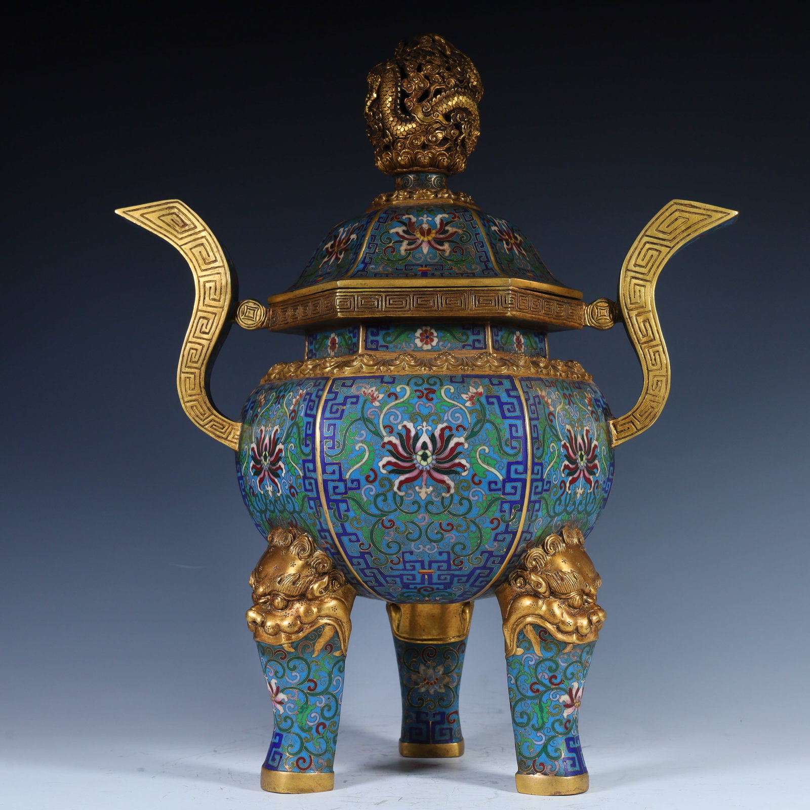 A Qing Dynasty cloisonne enamel Chaoguan-erhu stove: A cloisonne enamel Chaoguan-erlu burner from the Qing Dynasty Size:H:43cm L: 35cm W:18cm W:9.7kg (The Dimensions Of All Batches Are Manually Measured.If You Need More Detailed Information, Please Cont