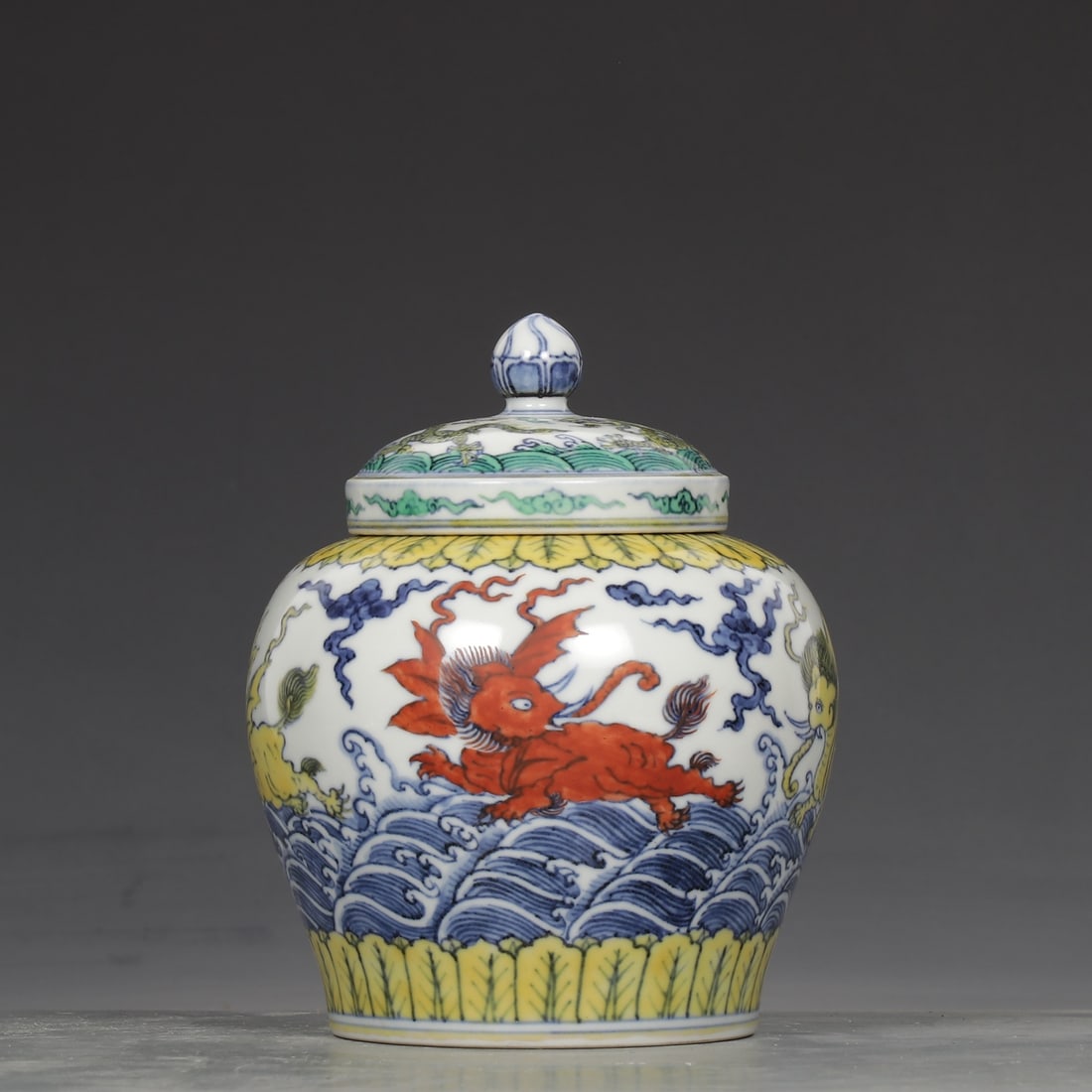 A Ming Dynasty Chenghua Dynasty Doucai Sea Flying Elephant Pattern Sky Character Jar: Ming Dynasty Chenghua Zhouhua Doucai Seawater Flying Elephant Pattern Sky-shaped Jar Size: H: 15.5 cm Calibre: 6.8 cm Belly diameter: 13 cm (The Dimensions Of All Batches Are Manually Measured.If You 