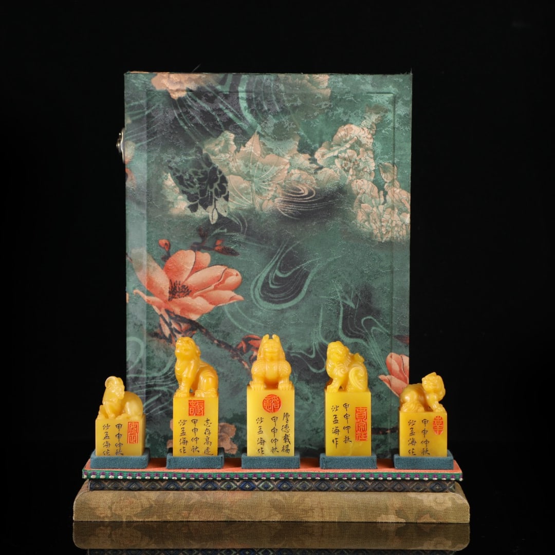A set of exquisite Shoushan Shitian yellow five-sided knob seals: Exquisite Shoushan Shitian Yellow Five-Square Knob Seal Size:8.5x3.5x3.5 cmW: 0.8 kg (The Dimensions Of All Batches Are Manually Measured.If You Need More Detailed Information, Please Contact Our Cust