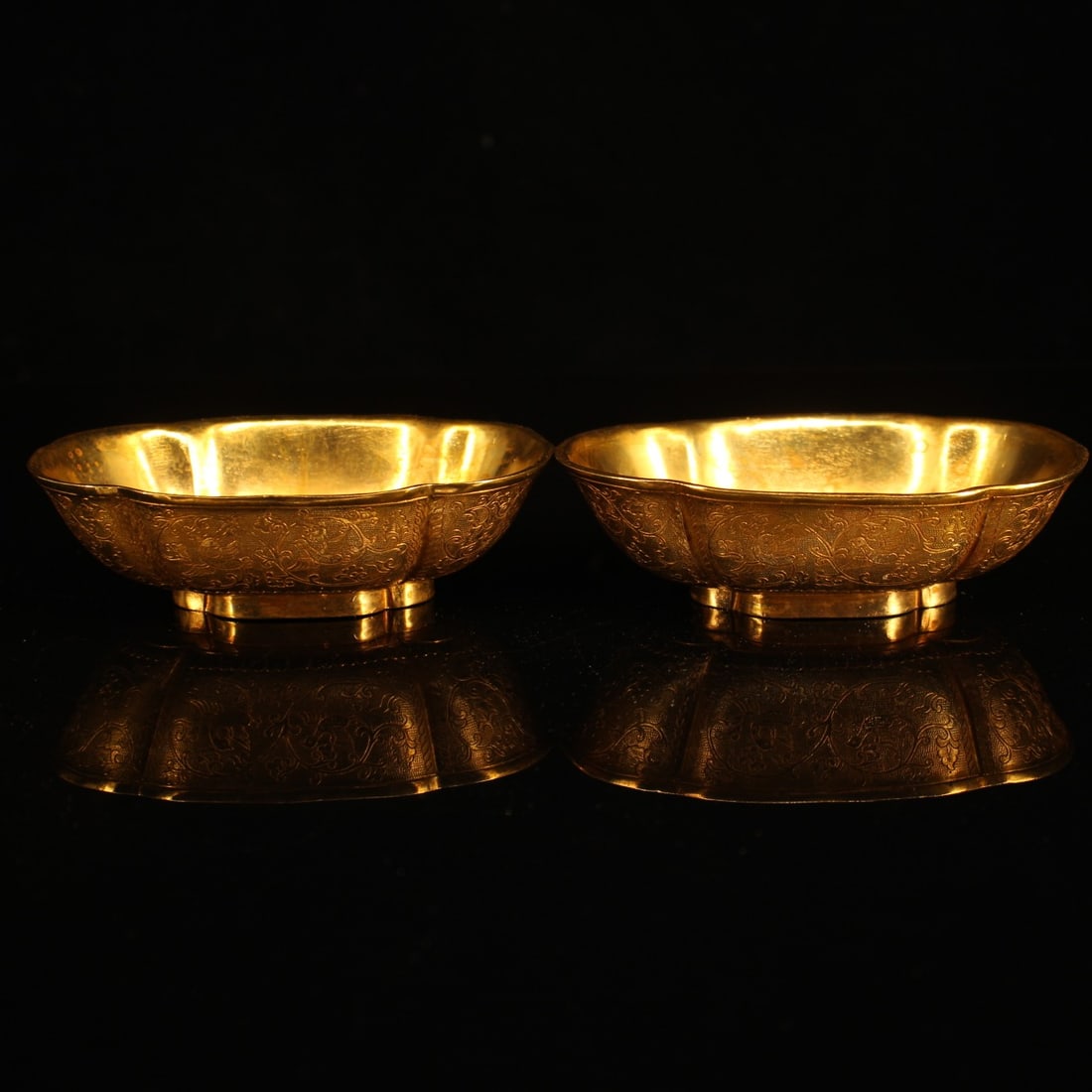 A pair of exquisite pure copper gilded bowls: Exquisite pure copper gilded bowl Size: L: 13 cmH: 3.5 cmW: 9 cm W: 0.71 kg (The Dimensions Of All Batches Are Manually Measured.If You Need More Detailed Information, Please Contact Our Customer Serv