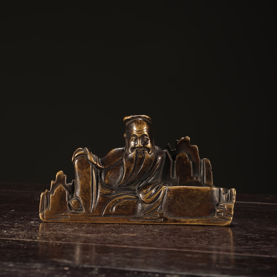 A Qing Dynasty finely cast bronze-plated Taibai Drunken Pen Holder: A finely cast bronze-inlaid Taibai Drunken Pen Holder from the Qing Dynasty Size: H:6.3cm L: 11.6cm W: 0.35 kg (The Dimensions Of All Batches Are Manually Measured.If You Need More Detailed Informatio