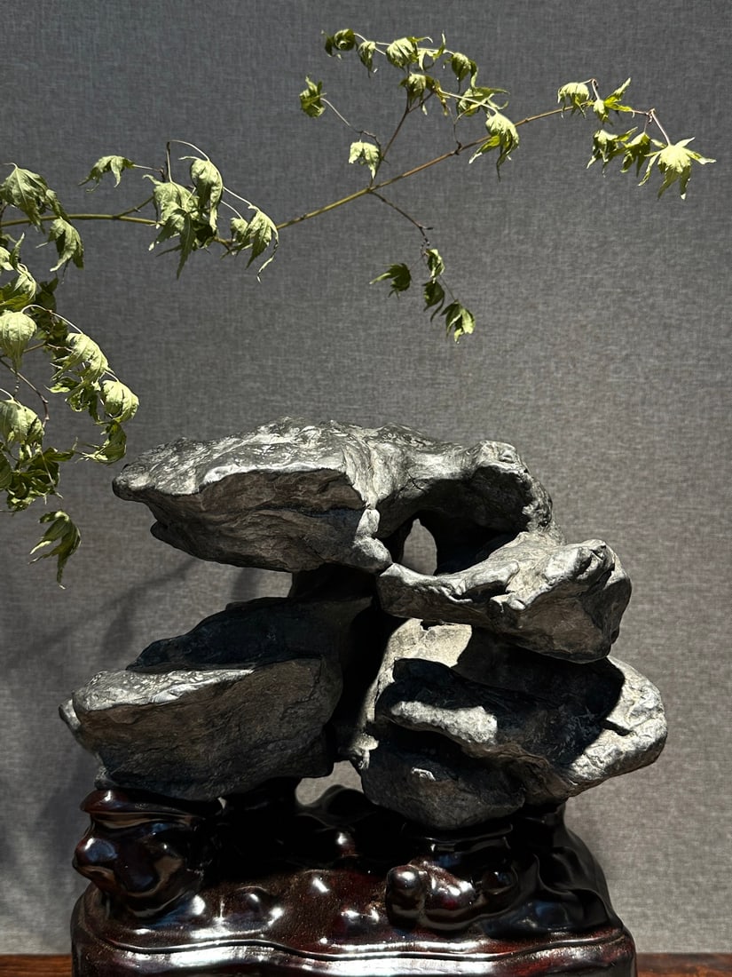 A beautiful Lingbi stone study - 2