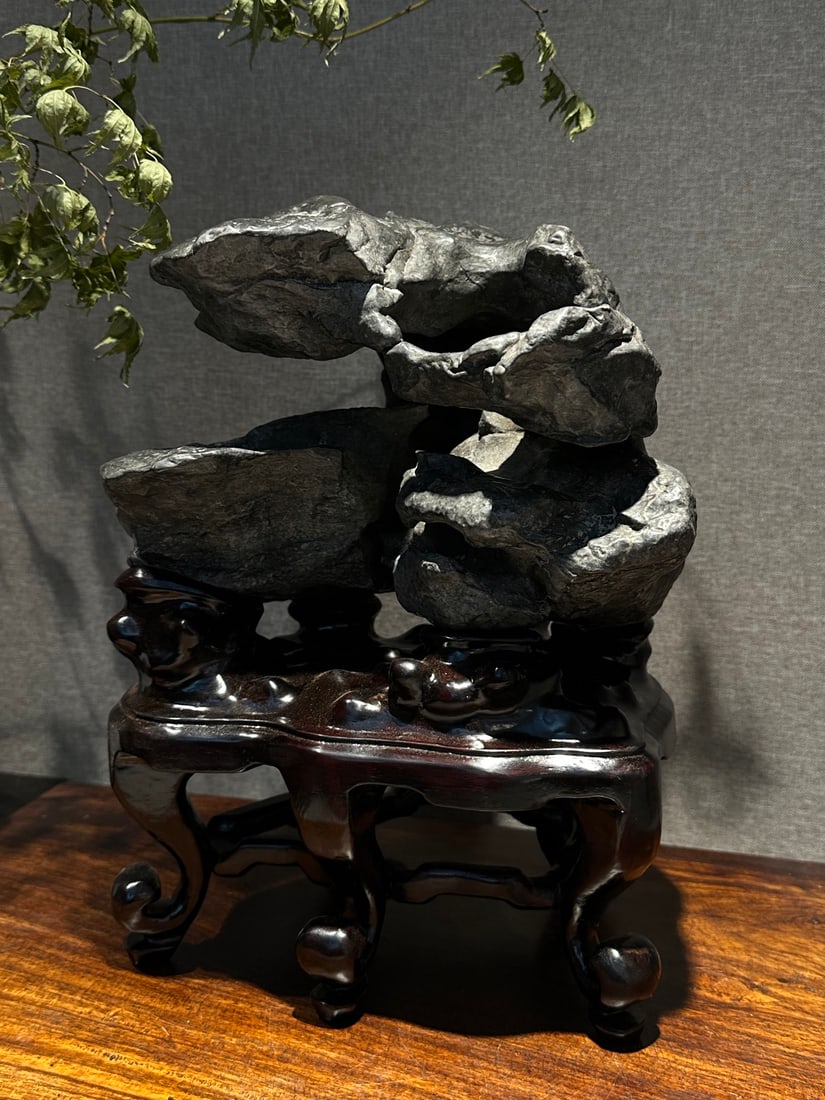 A beautiful Lingbi stone study - 4