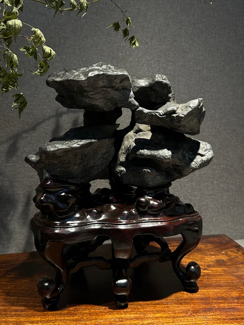 A beautiful Lingbi stone study - 5