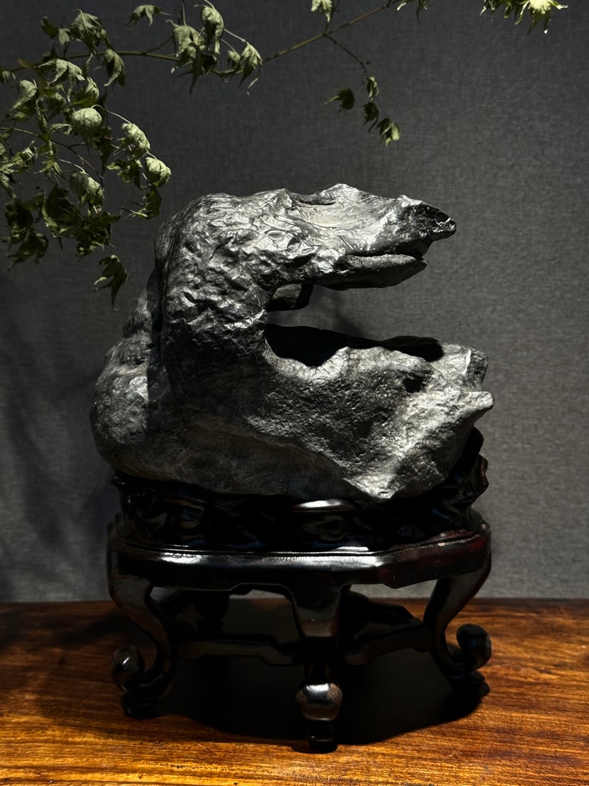 A beautiful Lingbi stone study - 6