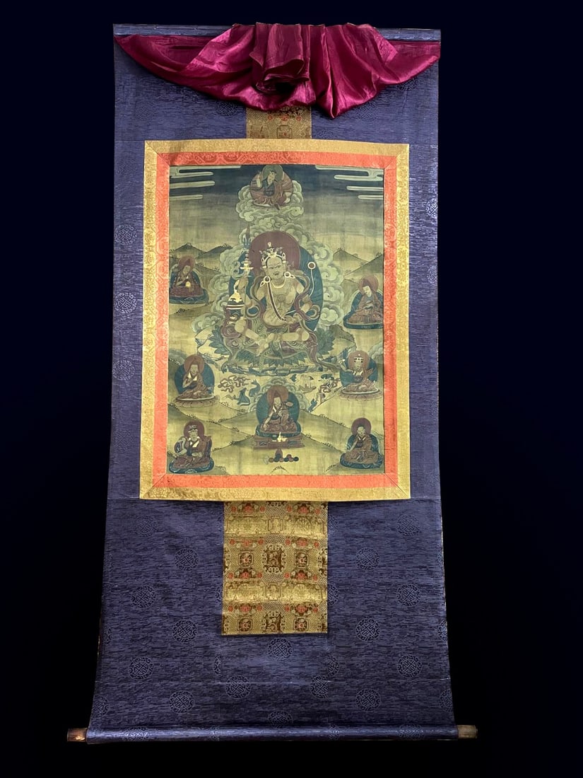 A Qing Dynasty mineral-painted Padmasambhavana Bodhisattva Thangka: A Qing dynasty mineral-painted Padmasambhava thangka Size: L: 156 cmW: 78 cmPainting core: L: 68 cmW: 48 cm (The Dimensions Of All Batches Are Manually Measured.If You Need More Detailed Information, 