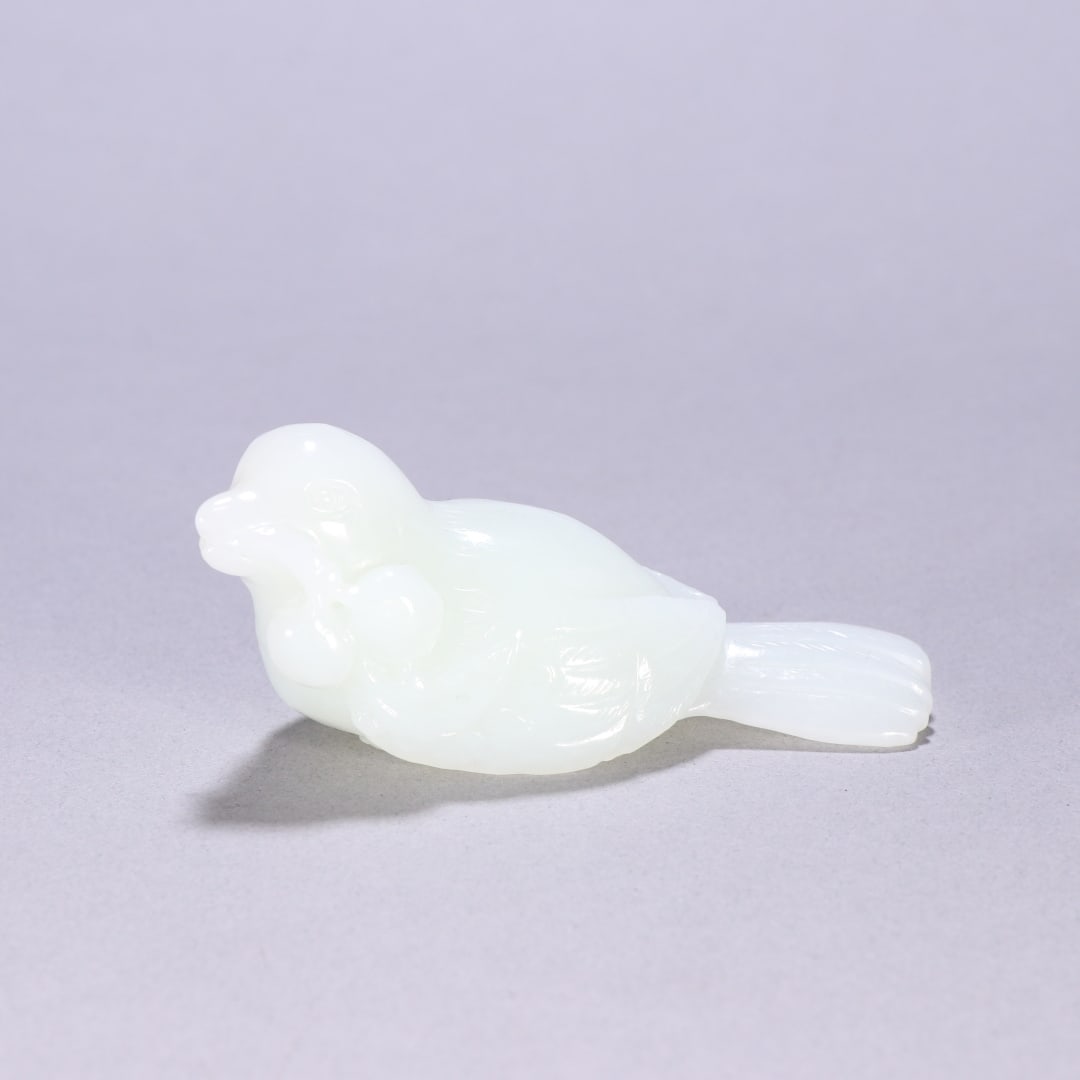 A quail carving from Hetian jade from the Qing Dynasty: A quail carving from Hetian jade from the Qing Dynasty Size: H: 3.7cm W: 8.8cm W: 0.1063 kg (The Dimensions Of All Batches Are Manually Measured.If You Need More Detailed Information, Please Contact O