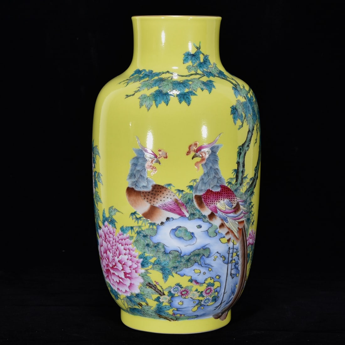 An Exquisite Famille-Rose Yellow Glazed Flower and Bird Pattern Vase: An Exquisite Famille-Rose Yellow Glazed Flower and Bird Pattern Vase Qing Dynasty, China Yongzheng Six-character Mark Size:31cmx16cm (The Dimensions Of All Batches Are Manually Measured.If You Need Mo