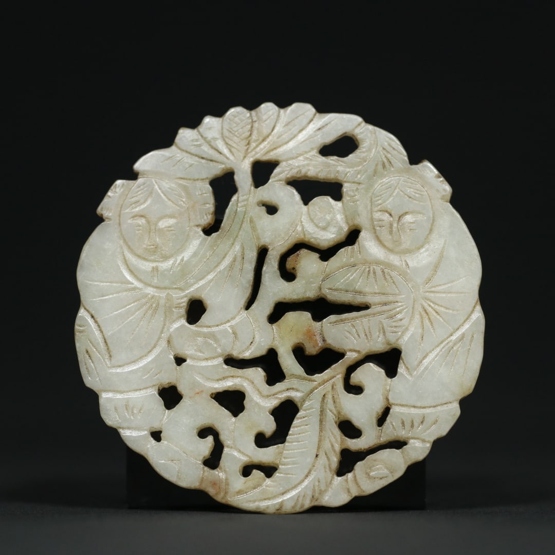 An Exquisite Jadeite Figure Pattern Pendant: An Exquisite Jadeite Figure Pattern Pendant Qing Dynasty, China Size:5.5cmx0.3cm Weight:16g (The Dimensions Of All Batches Are Manually Measured.If You Need More Detailed Information, Please Contact O