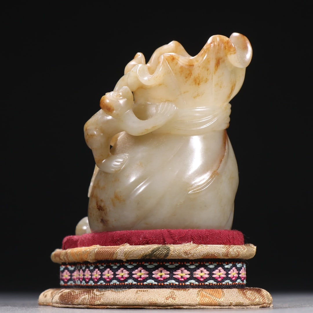 An Exquisite White Jade Monkey Pattern Ornament - 3