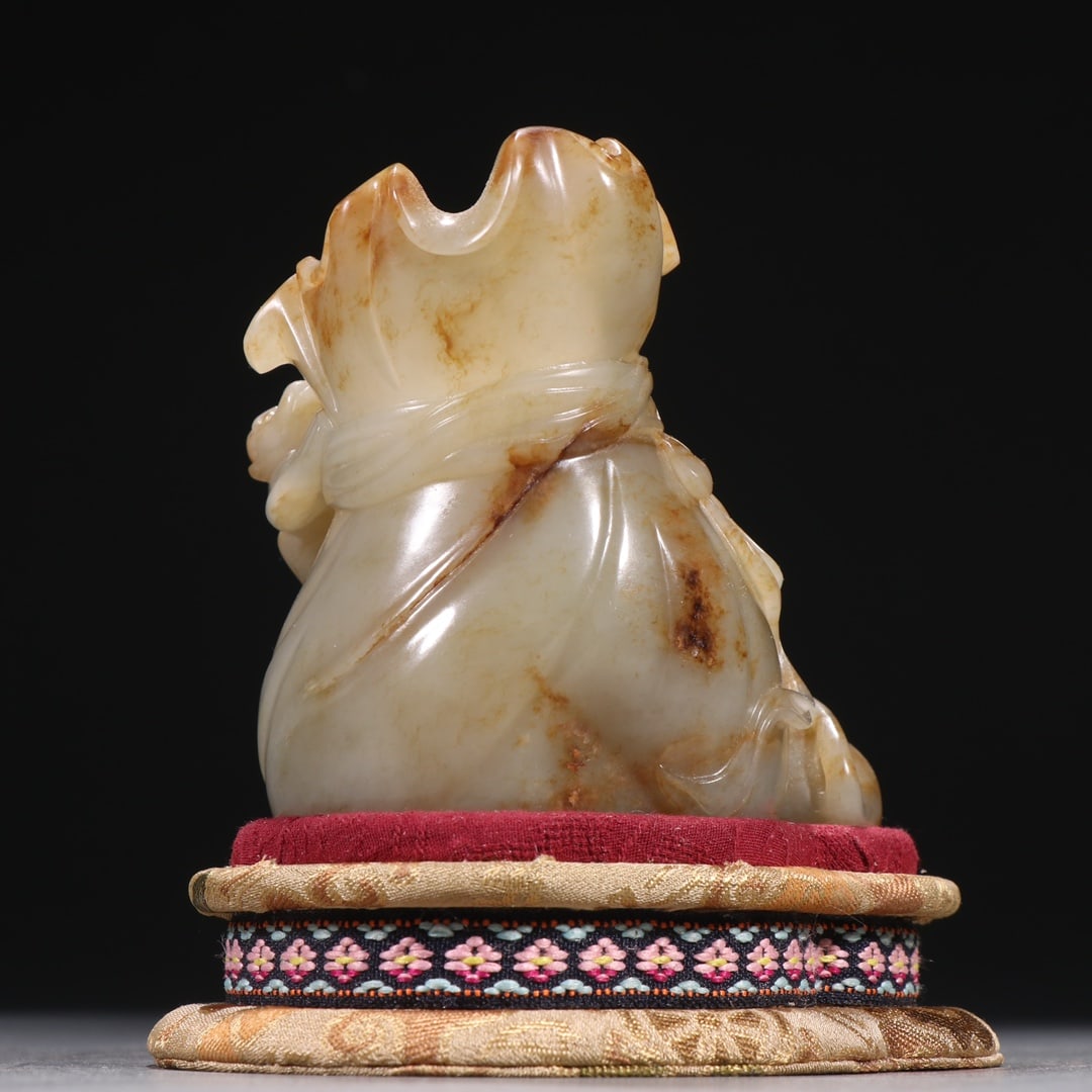 An Exquisite White Jade Monkey Pattern Ornament - 4
