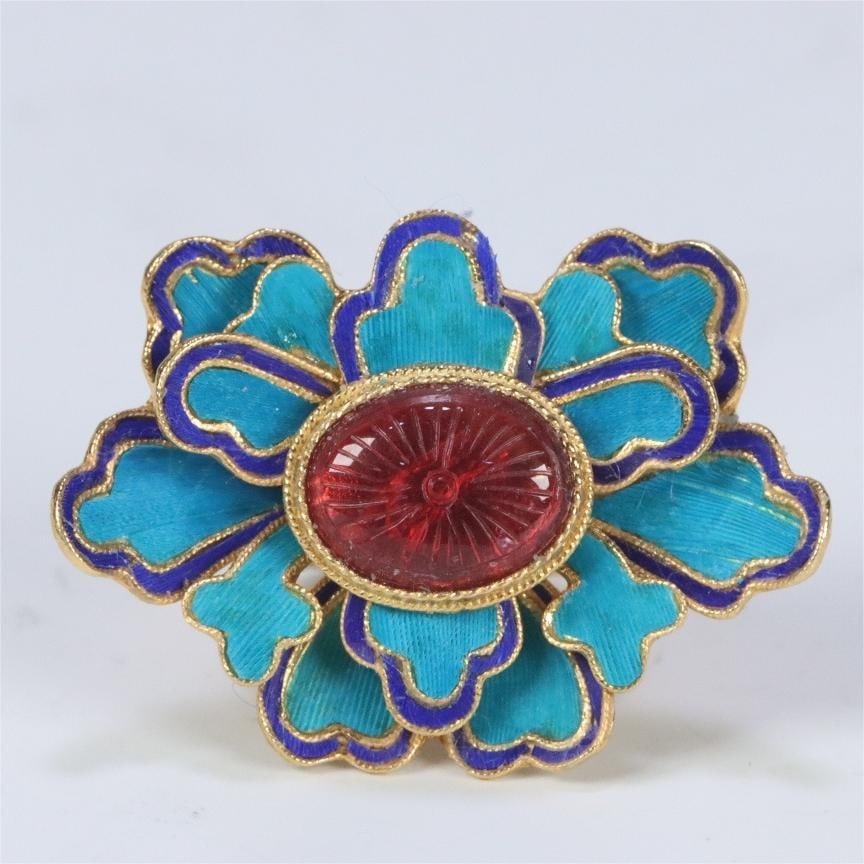 A silver gilt tourmaline dot ring from the Qing Dynasty: A silver gilt base tourmaline pointillism ring from the Qing Dynasty Size:2.88x3.8x1.7cm W:0.01kg (The Dimensions Of All Batches Are Manually Measured.If You Need More Detailed Information, Please Con