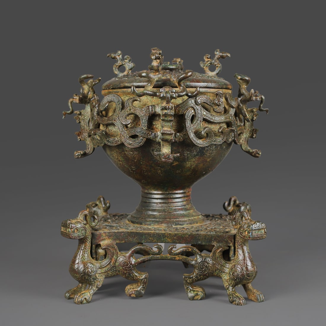 A bronze four-beast square incense burner from the Western Zhou period: Bronze four-beast square base incense burner from the Western Zhou period Size: D: 23cm x H:25cm W: 4.85 kg (The Dimensions Of All Batches Are Manually Measured.If You Need More Detailed Information, 