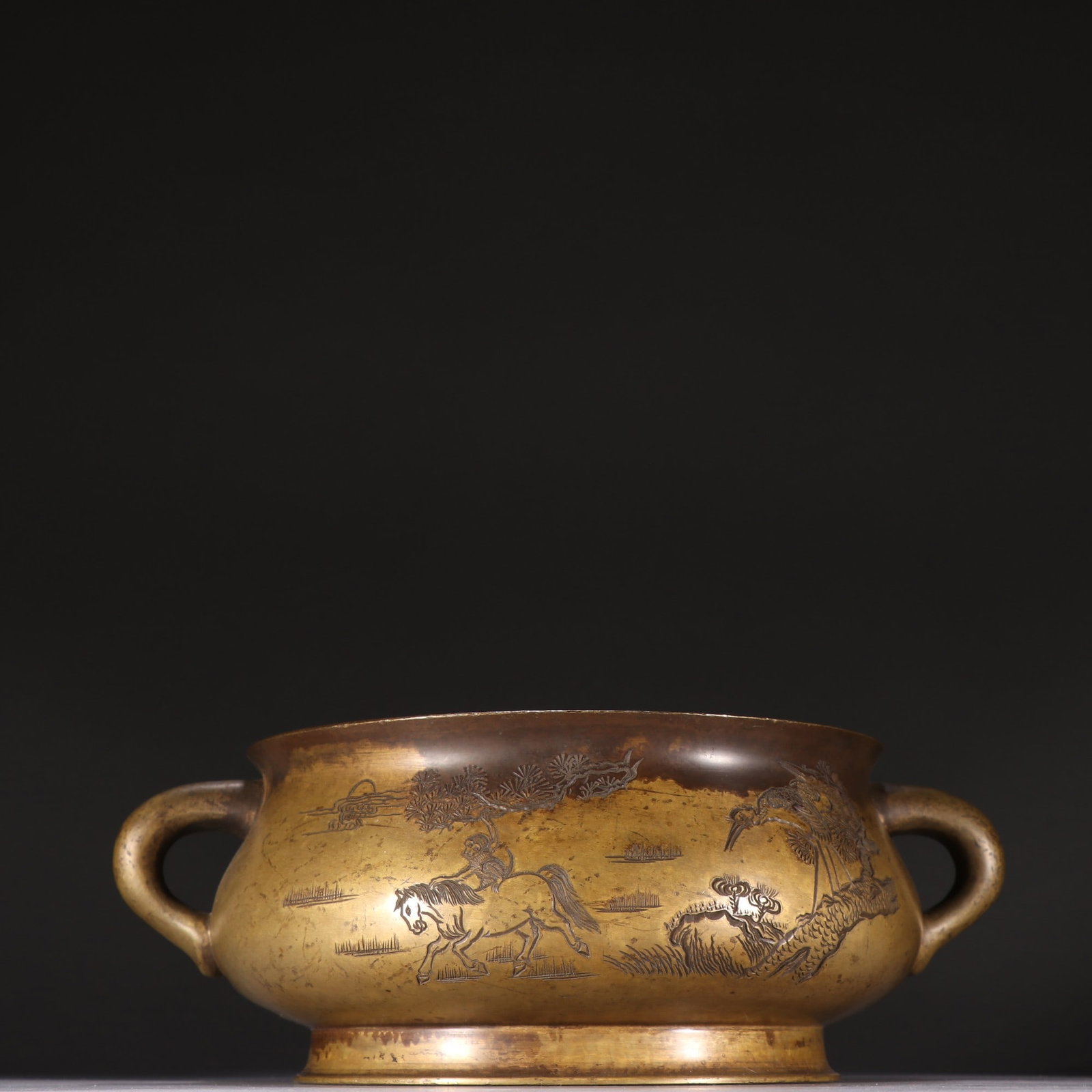A copper bronze double-handled incense burner for the title of marquis from the Qing Dynasty,: A copper two-handled incense burner for the title of Marquis from the Qing Dynasty, marked by the Jicuitang style Size: H:8cmW:21cm W:1.6741kg (The Dimensions Of All Batches Are Manually Measured.If Y