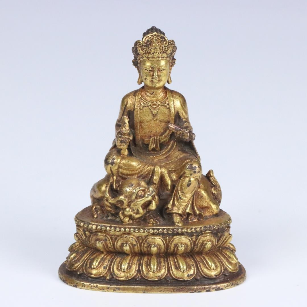 A gilt bronze seated statue of Samantabhadra Bodhisattva from the Qing Dynasty: A gilt bronze seated statue of Samantabhadra Bodhisattva from the Qing Dynasty Size:6.41x4.86x3.32cm W: 0.2 kg (The Dimensions Of All Batches Are Manually Measured.If You Need More Detailed Informatio