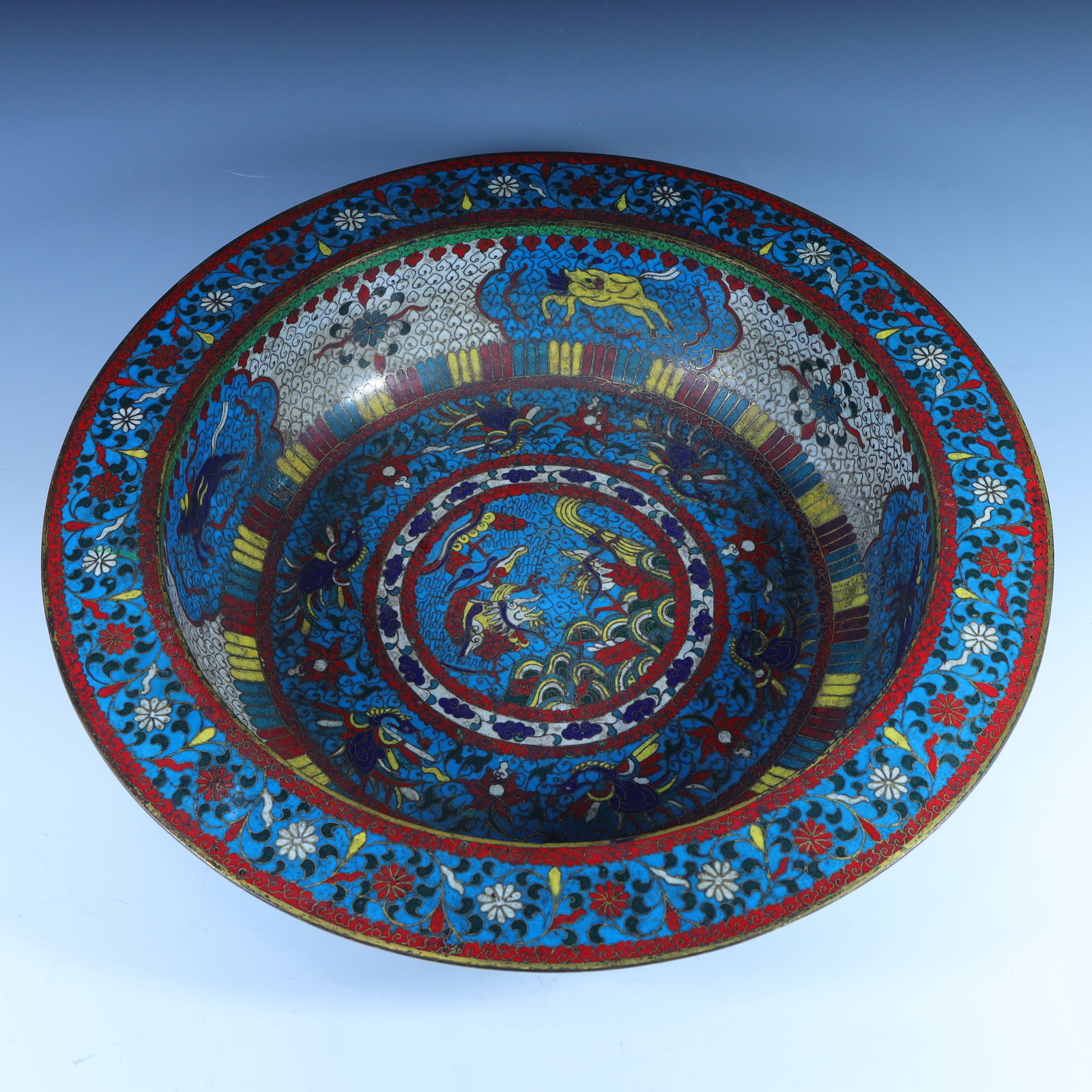 Exquisite cloisonnÃ© dragon and phoenix water basin (Ming Dynasty Wanli): Height 9cm, length 44.5cm, width 44.5cm, weight 4.2kg (The Dimensions Of All Batches Are Manually Measured.If You Need More Detailed Information, Please Contact Our Customer Service Before Bidding.)