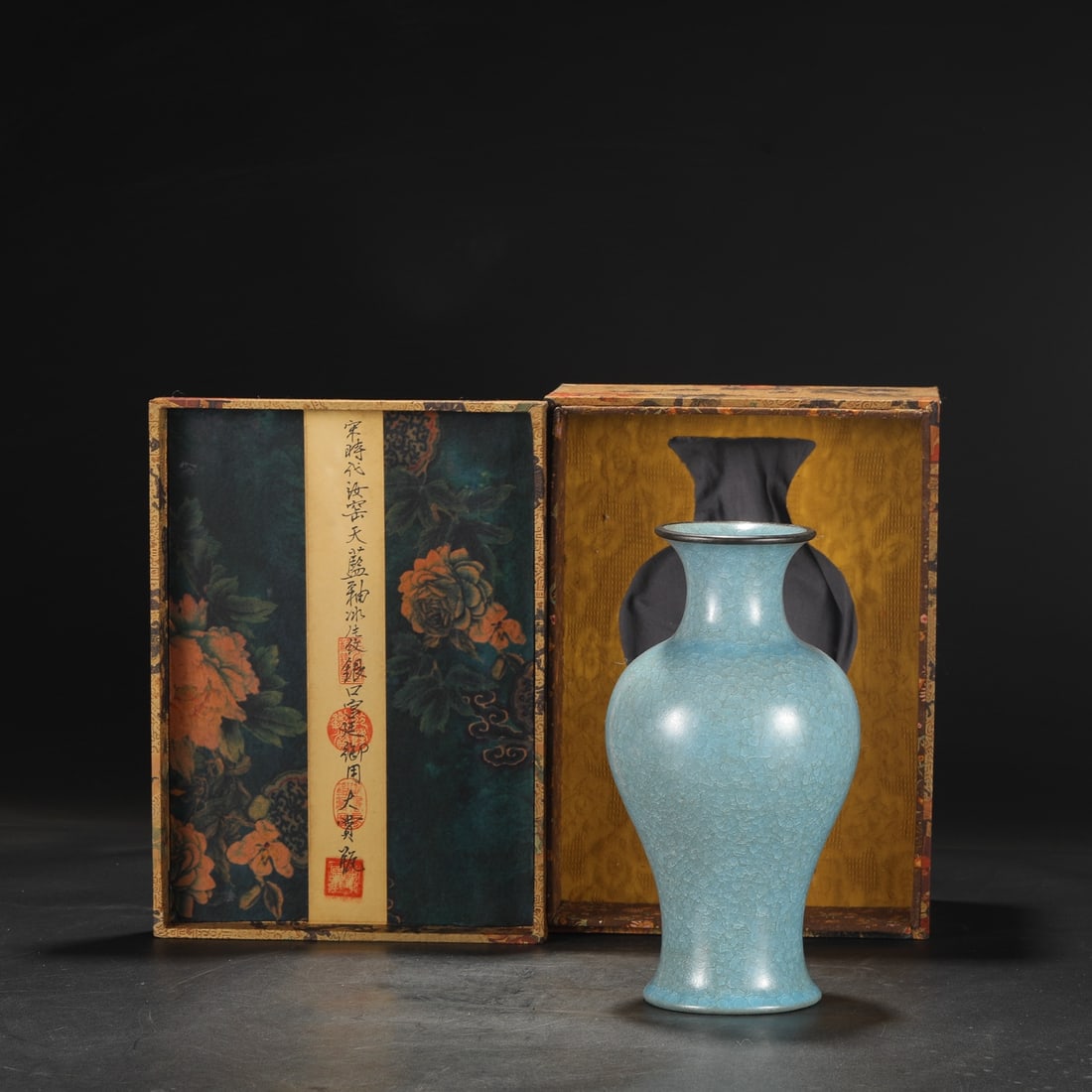 A Song Dynasty Ru kiln vase with sky-blue glaze borneol pattern and silver-rimmed imperial: A sky-blue glazed silver-rimmed imperial imperial appreciation vase from the Song Dynasty Ru kiln Size:H:27.5cm Calibre:9cm Belly diameter:14cm (The Dimensions Of All Batches Are Manually Measured.If 