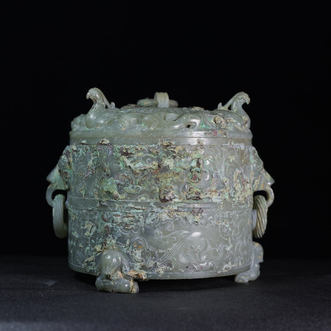 A fine ancient Hetian jade leaf-shaped pendant from the Han dynasty: A beautiful ancient Hetian jade leaf-shaped pendant from the Han dynasty Size:17x17cm W:1.064kg (The Dimensions Of All Batches Are Manually Measured.If You Need More Detailed Information, Please Conta