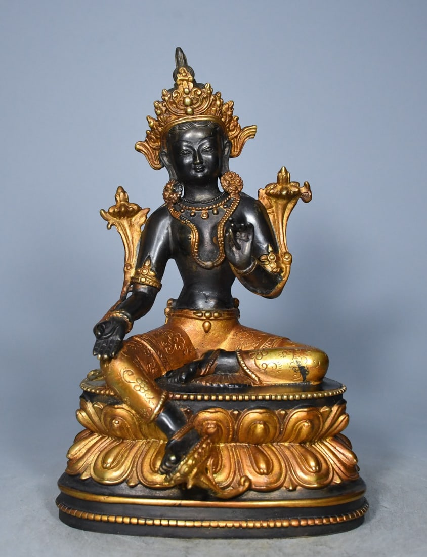 A beautiful pure copper gilt green Tara statue: Exquisite pure copper gilt green Tara statue Size:H:21cm W:14cm W:1.65kg (The Dimensions Of All Batches Are Manually Measured.If You Need More Detailed Information, Please Contact Our Customer Service