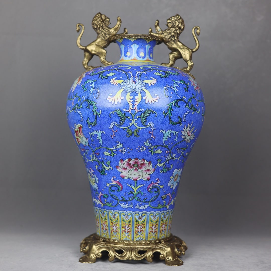 A beautiful famille rose flower-inlaid copper lion-shaped plum vase: A beautiful famille rose flower-inlaid copper lion-shaped plum vase Size:H:49cm Calibre:10cm D:25cm Bottom:20cm (The Dimensions Of All Batches Are Manually Measured.If You Need More Detailed Informati