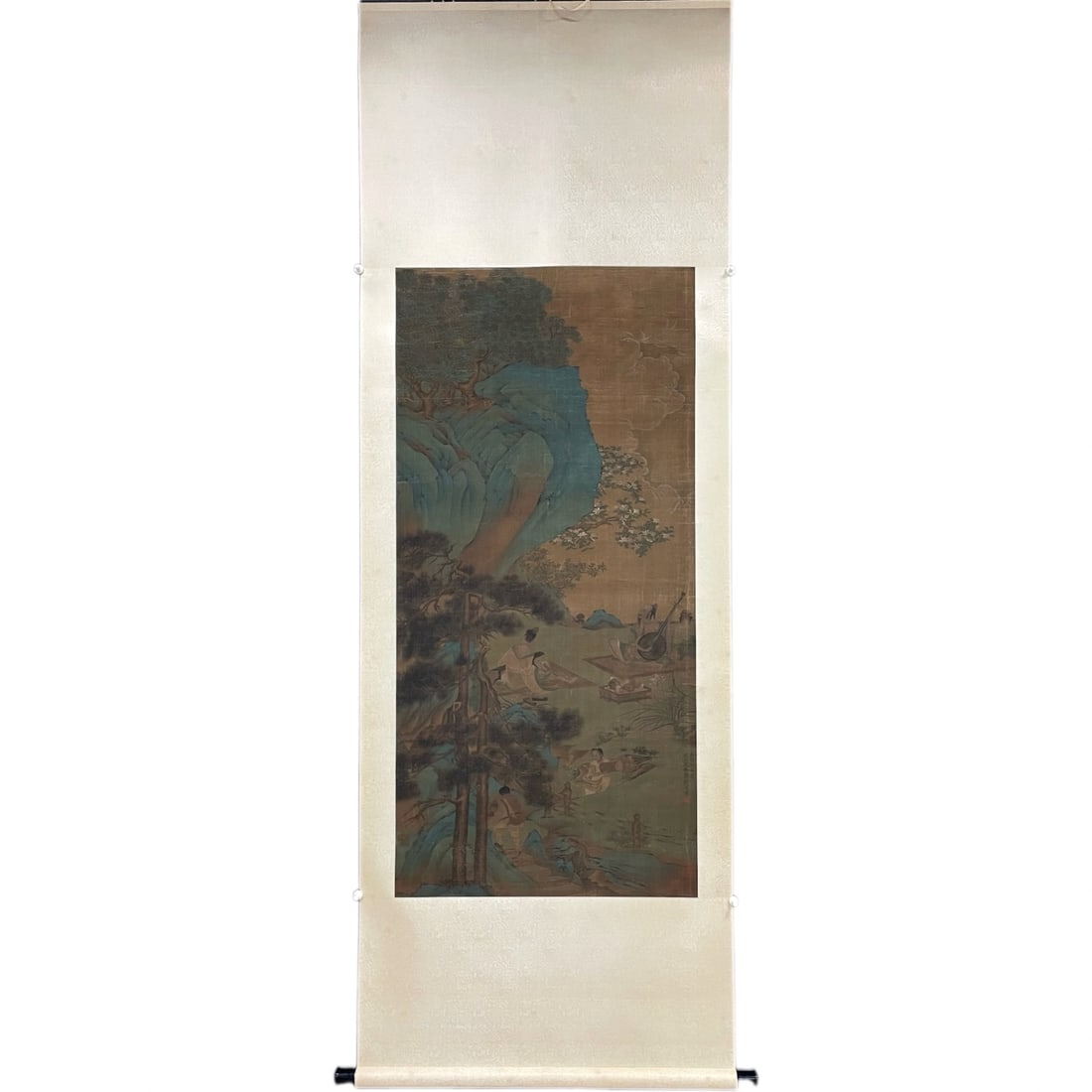 A silk hanging scroll by Qiu Ying (1 of 15)