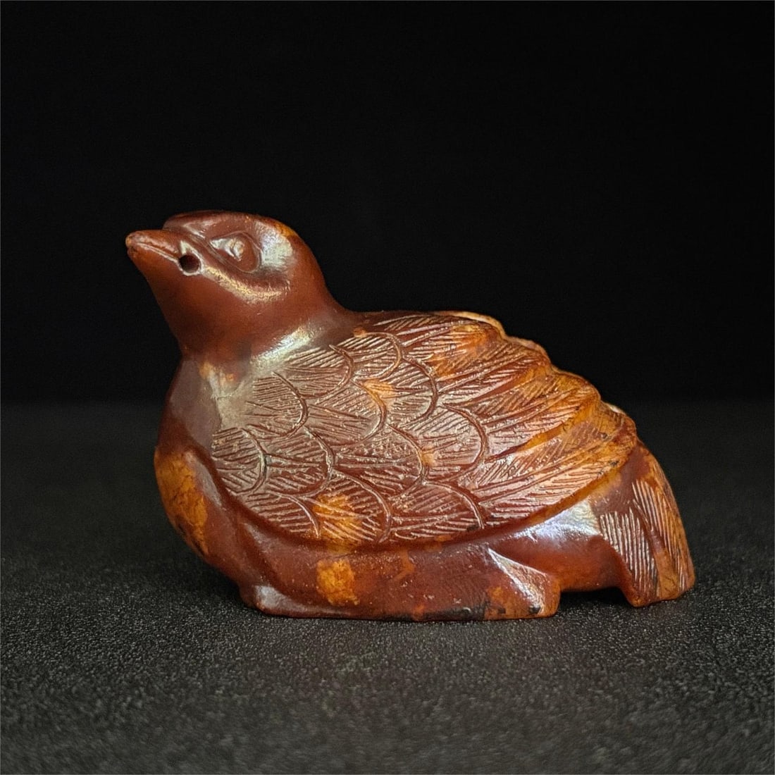 A beautiful Hetian jade bird: Exquisite Hetian jade birds Size:9.0x4.2x5.0cm W:0.205kg (The Dimensions Of All Batches Are Manually Measured.If You Need More Detailed Information, Please Contact Our Customer Service Before Bidding.