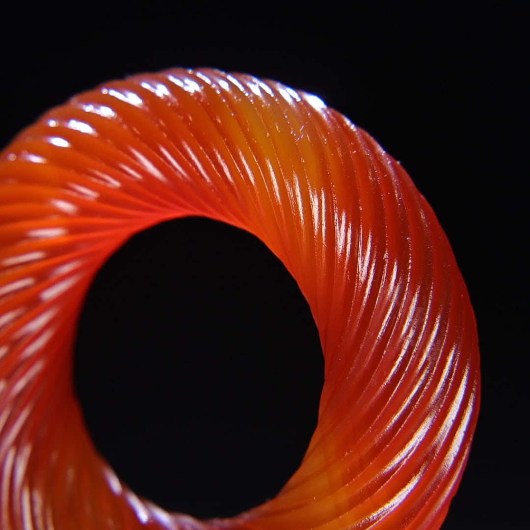 A beautiful red agate twisted wire ring - 8